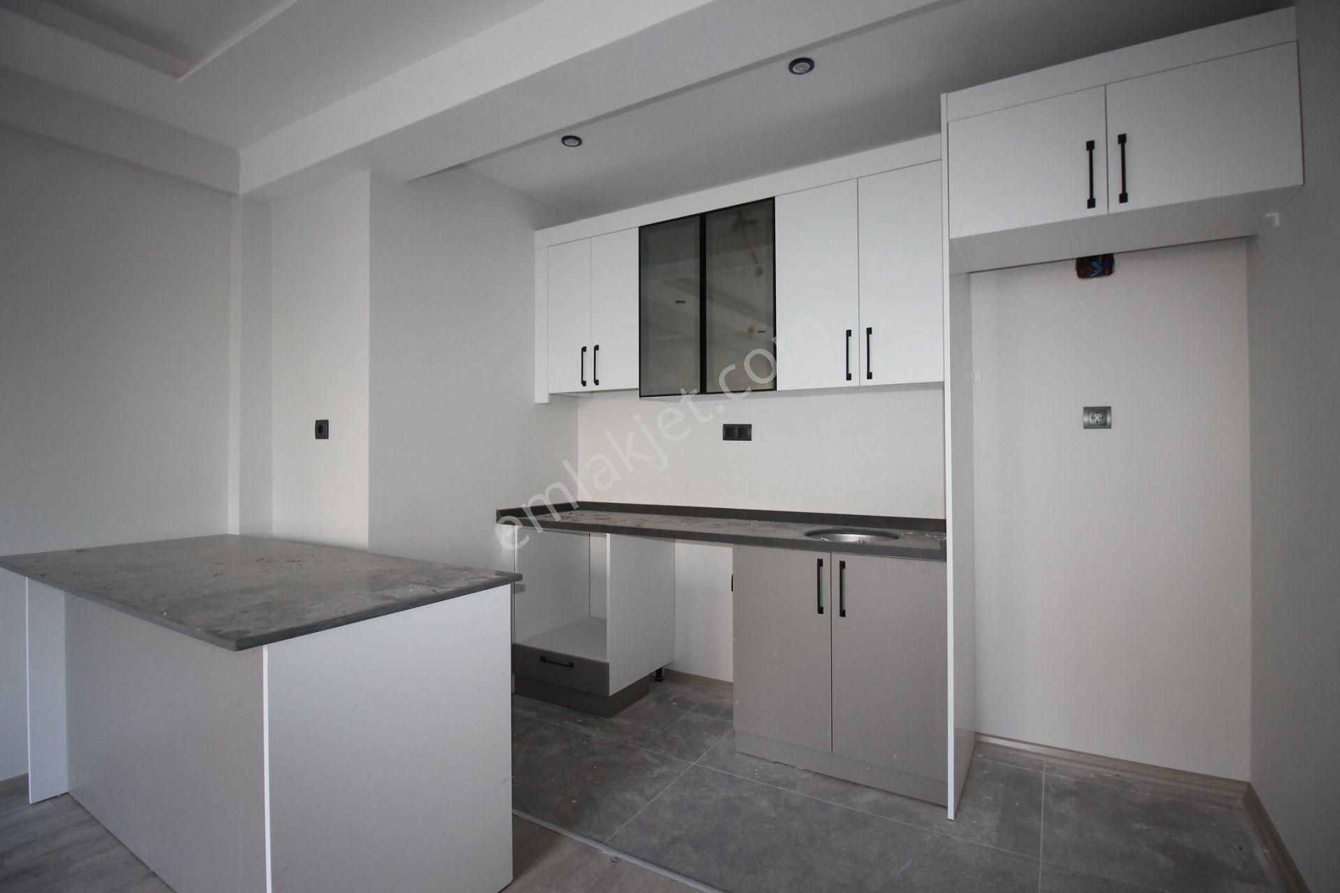 Retro'dan Kaliteli İşçiliğin Şık Tasarımıyla Birleştiği 2+1 - Görsel 3