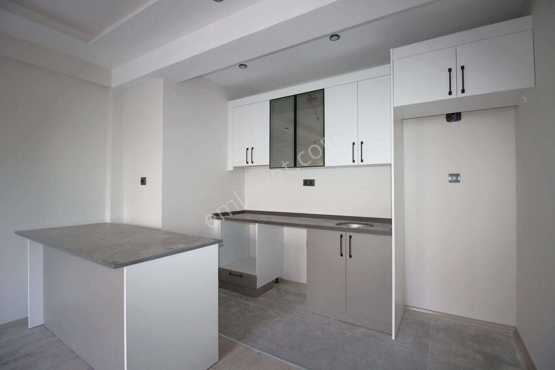 Retro'dan Kaliteli İşçiliğin Şık Tasarımıyla Birleştiği 2+1 - Görsel 4