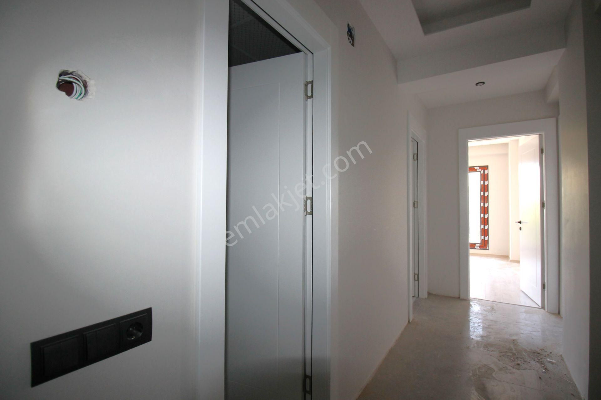 Retro'dan Kaliteli İşçiliğin Şık Tasarımıyla Birleştiği 2+1 - Görsel 11