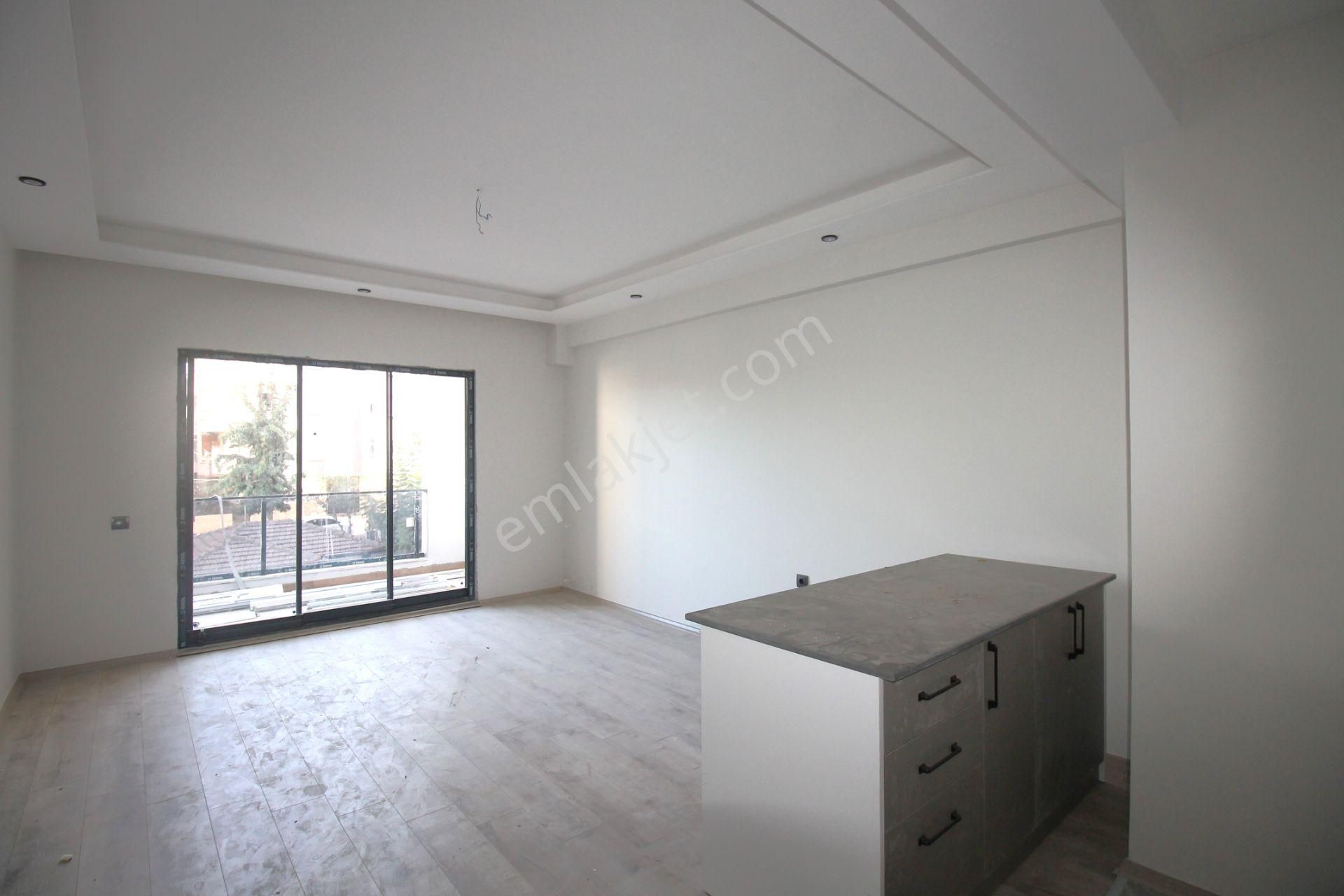 Retro'dan Kaliteli İşçiliğin Şık Tasarımıyla Birleştiği 2+1 - Görsel 5