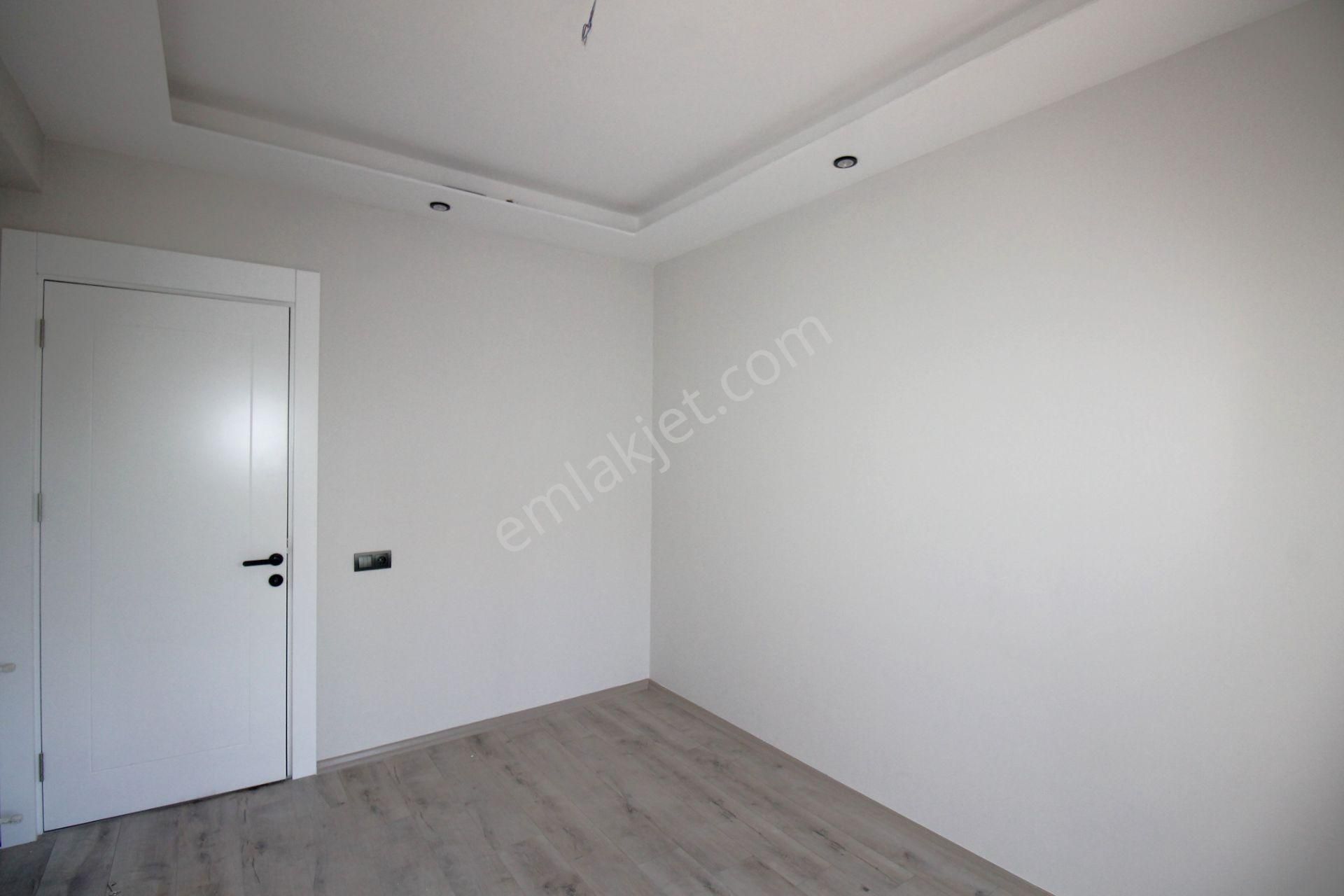 Retro'dan Kaliteli İşçiliğin Şık Tasarımıyla Birleştiği 2+1 - Görsel 8