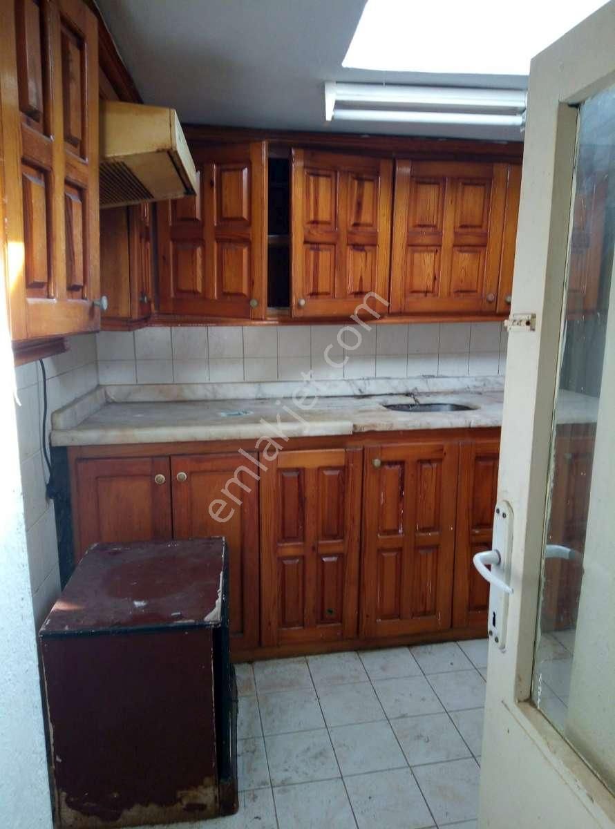 Ayvalık Merkez'de Deniz Manzaralı Teraslı 3 Katlı 4+1 Taş Rum Evi - Görsel 8