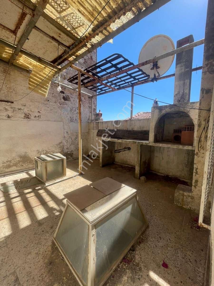 Ayvalık Merkez'de Deniz Manzaralı Teraslı 3 Katlı 4+1 Taş Rum Evi - Görsel 19