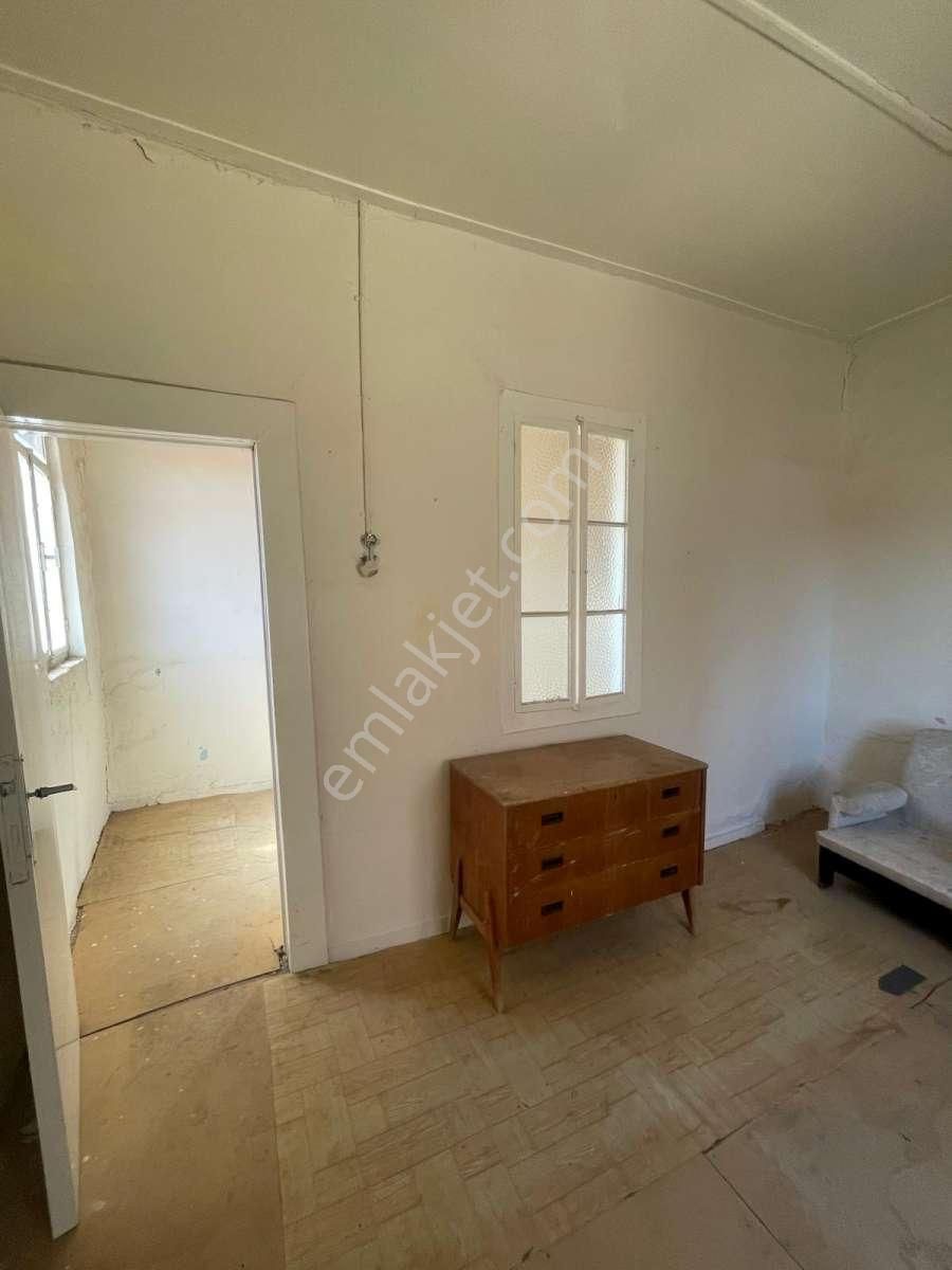 Ayvalık Merkez'de Deniz Manzaralı Teraslı 3 Katlı 4+1 Taş Rum Evi - Görsel 22