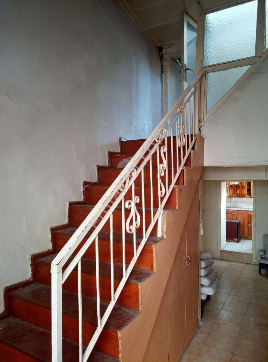 Ayvalık Merkez'de Deniz Manzaralı Teraslı 3 Katlı 4+1 Taş Rum Evi - Görsel 6