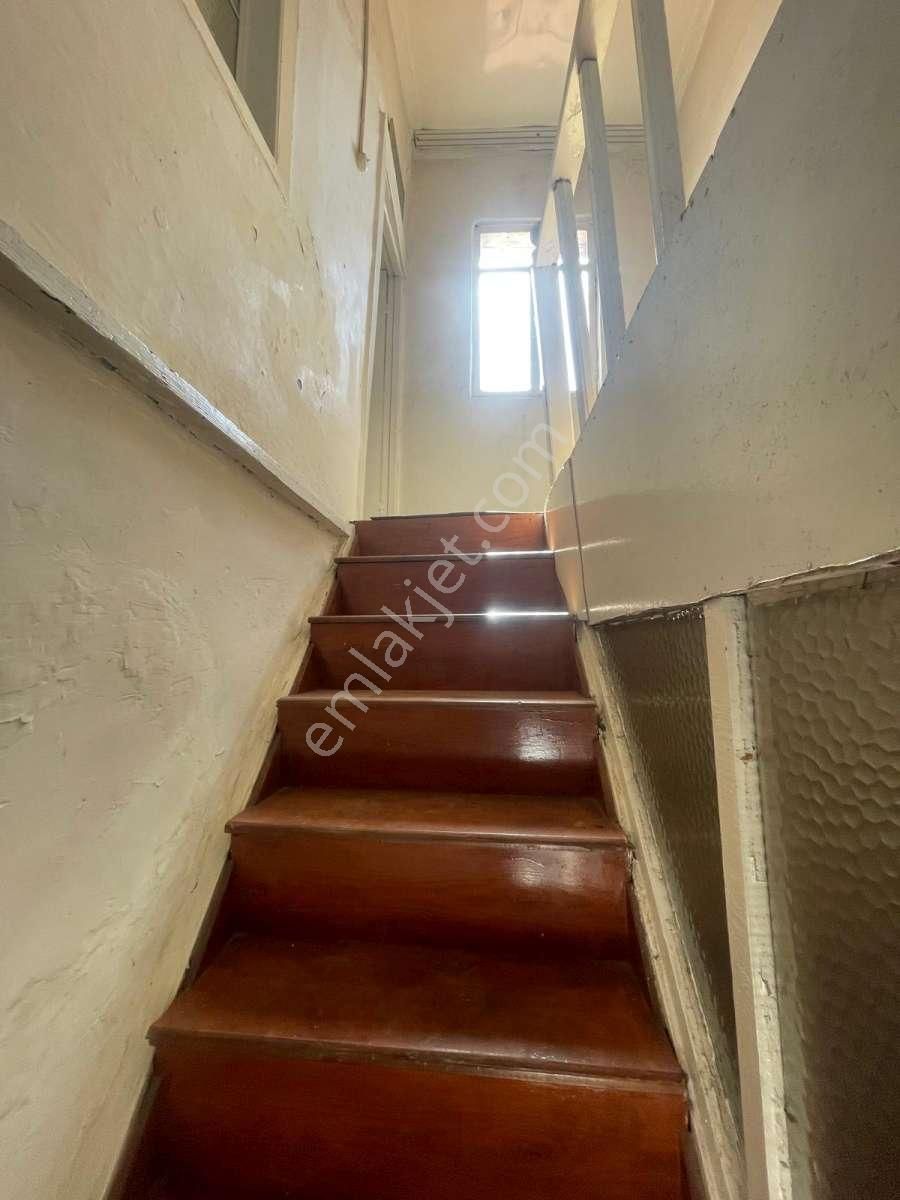 Ayvalık Merkez'de Deniz Manzaralı Teraslı 3 Katlı 4+1 Taş Rum Evi - Görsel 20