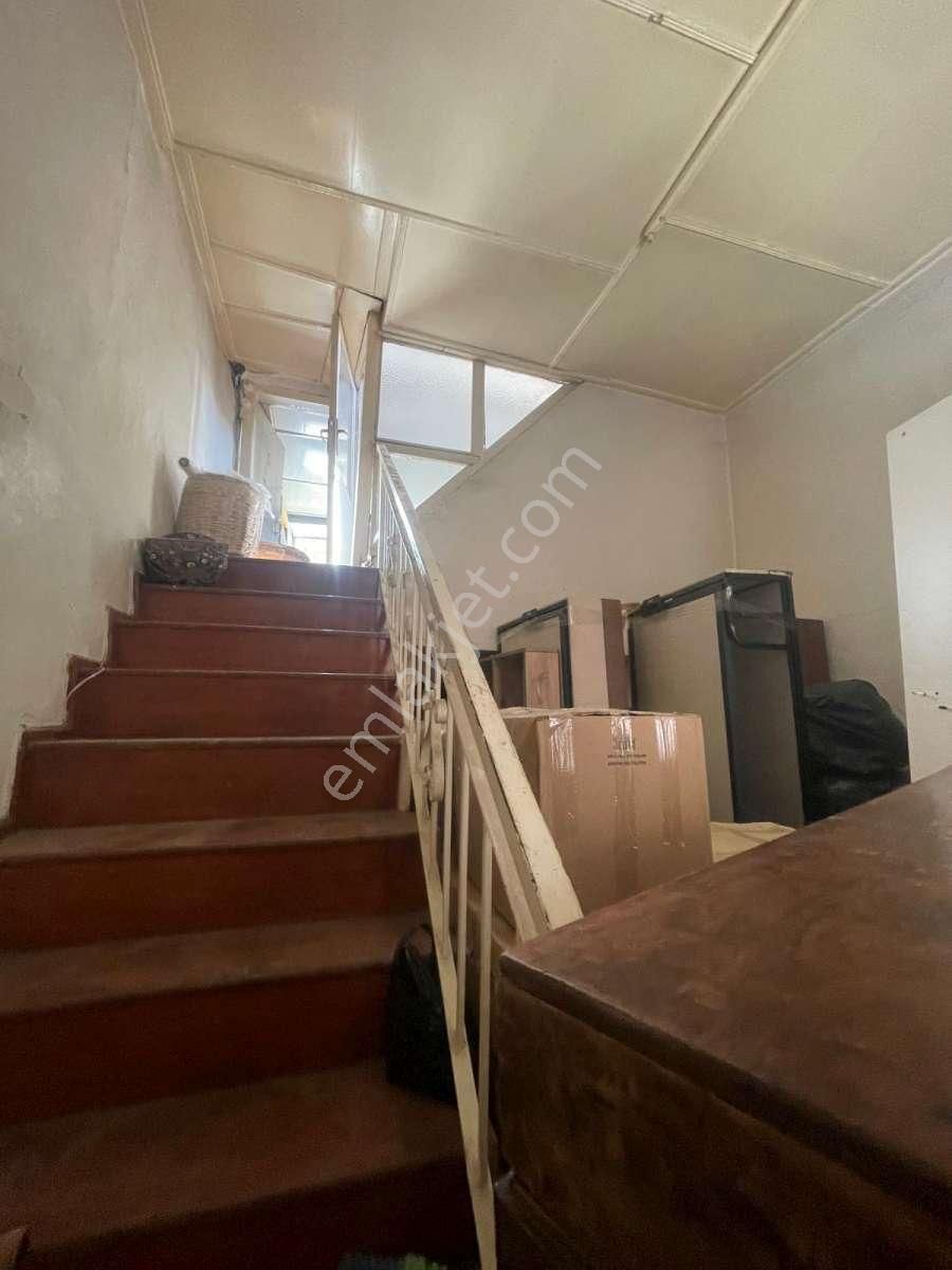 Ayvalık Merkez'de Deniz Manzaralı Teraslı 3 Katlı 4+1 Taş Rum Evi - Görsel 10