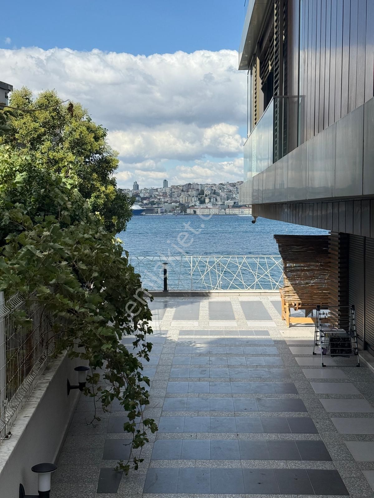 Üsküdar Salacak'ta Çok İyi Konumda Manzaralı Bahçe Katı - Görsel 8