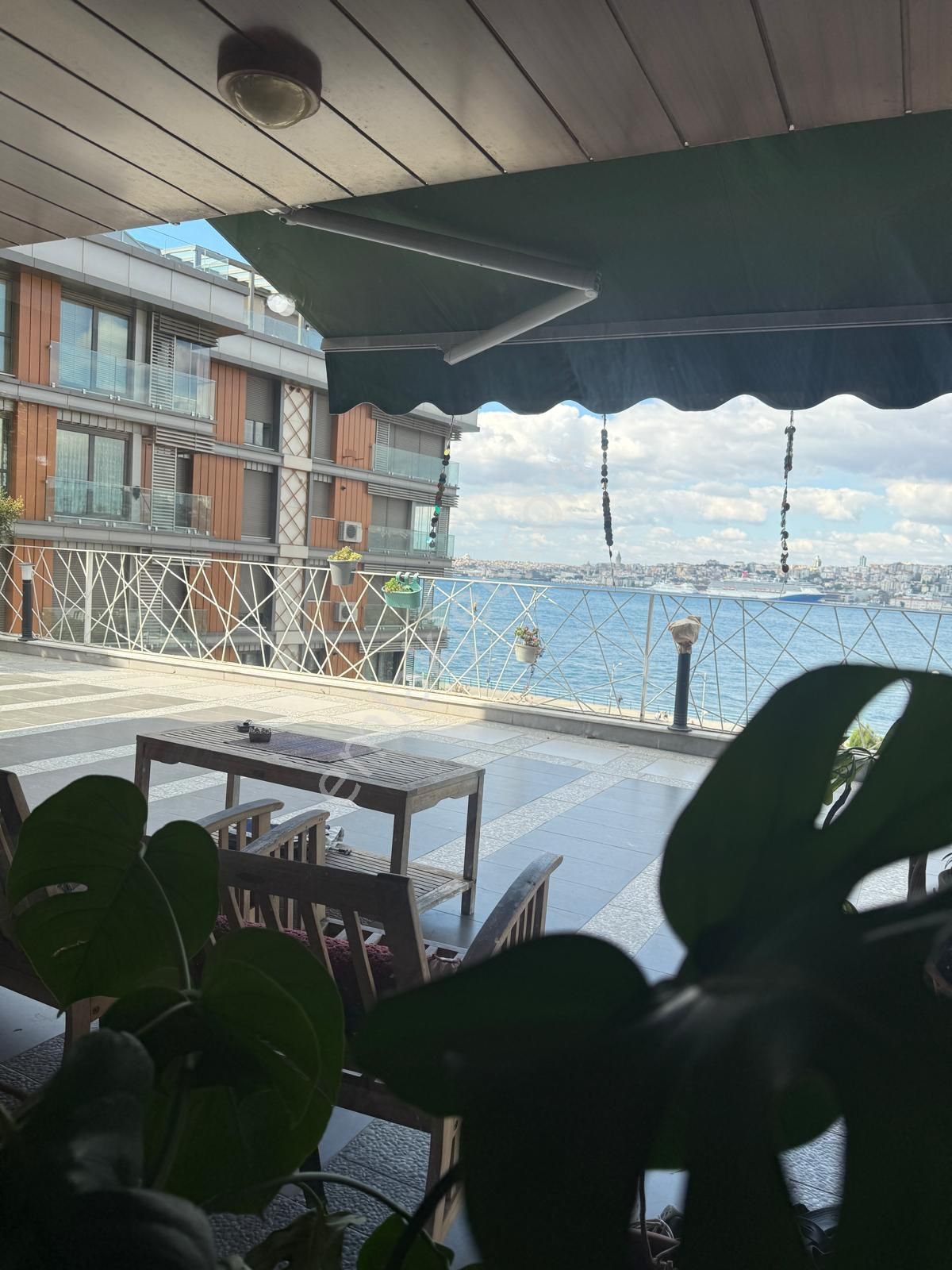Üsküdar Salacak'ta Çok İyi Konumda Manzaralı Bahçe Katı - Görsel 26