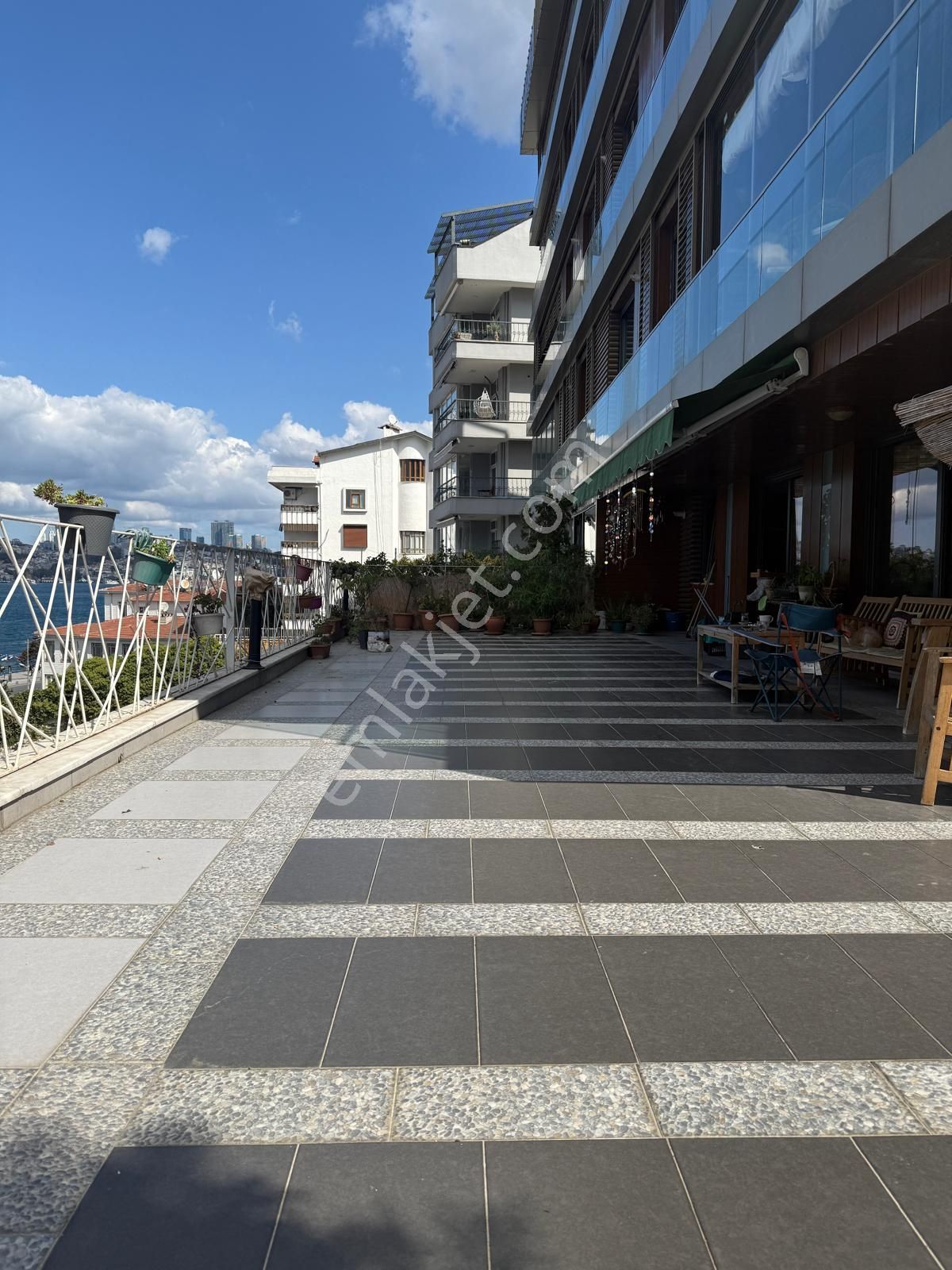 Üsküdar Salacak'ta Çok İyi Konumda Manzaralı Bahçe Katı - Görsel 5