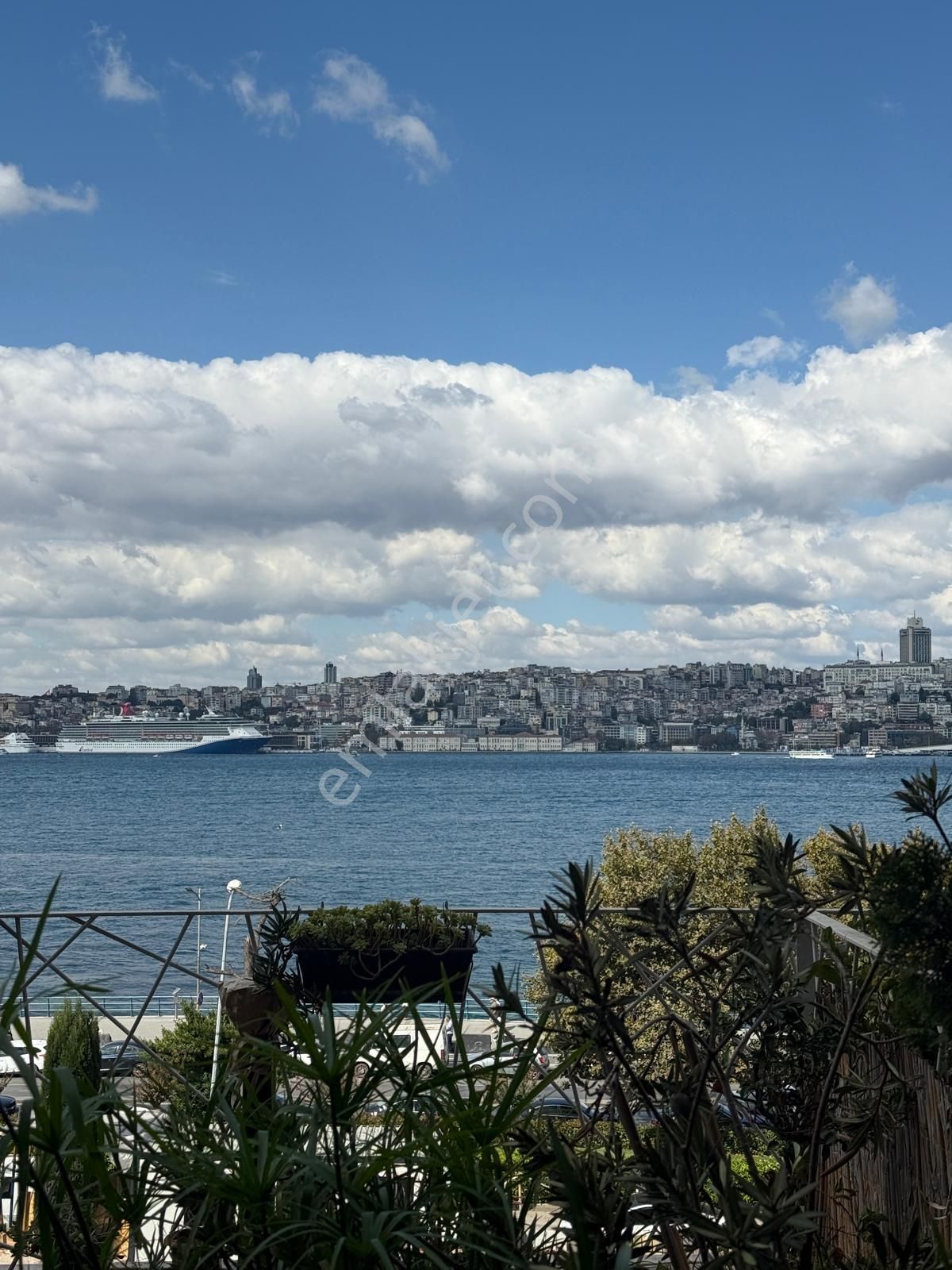 Üsküdar Salacak'ta Çok İyi Konumda Manzaralı Bahçe Katı - Görsel 10