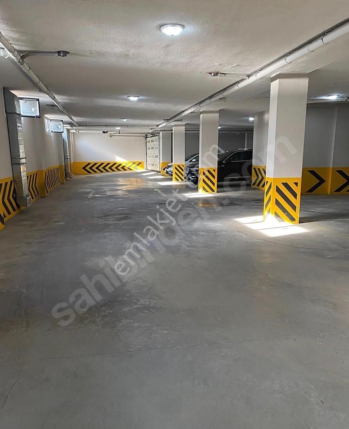 Üsküdar Salacak'ta Çok İyi Konumda Manzaralı Bahçe Katı - Görsel 30