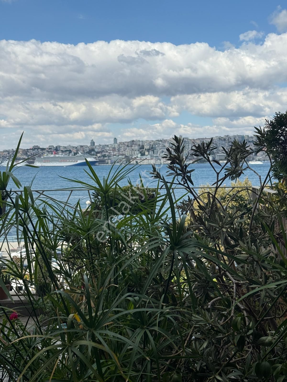 Üsküdar Salacak'ta Çok İyi Konumda Manzaralı Bahçe Katı - Görsel 9