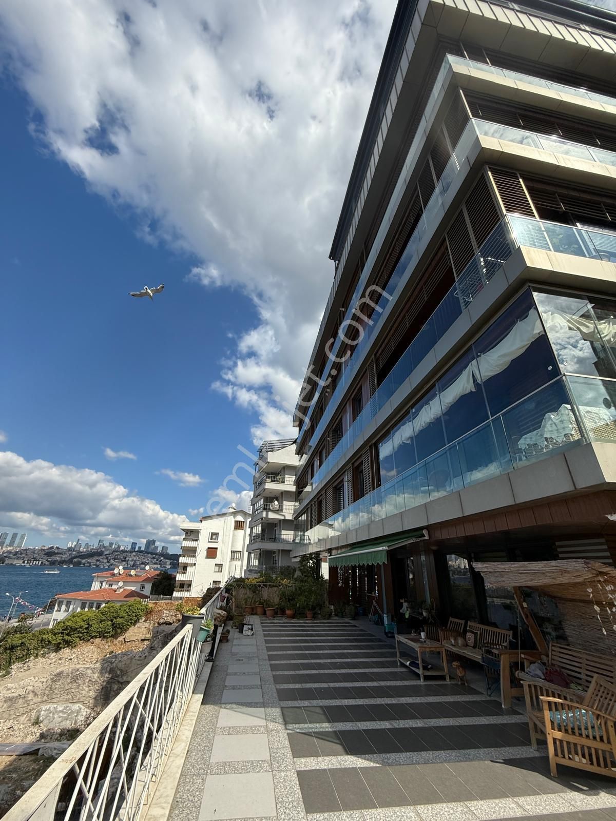 Üsküdar Salacak'ta Çok İyi Konumda Manzaralı Bahçe Katı - Görsel 2