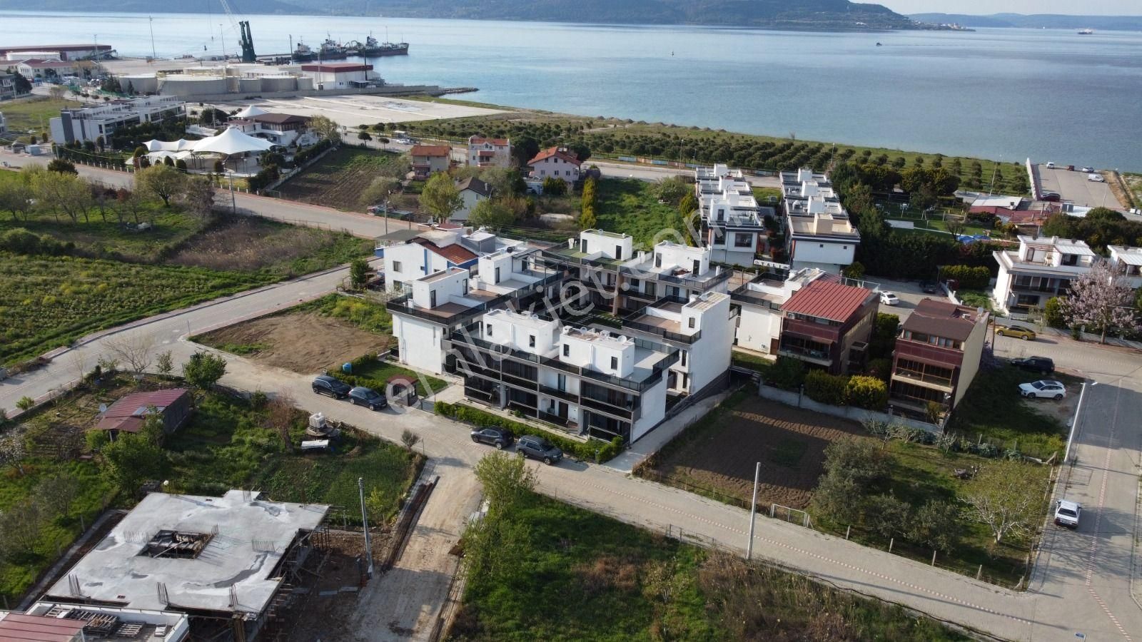 Kepez Sahil Liman Yolu Çamer Sitesinde Satılık 3+1 Villa