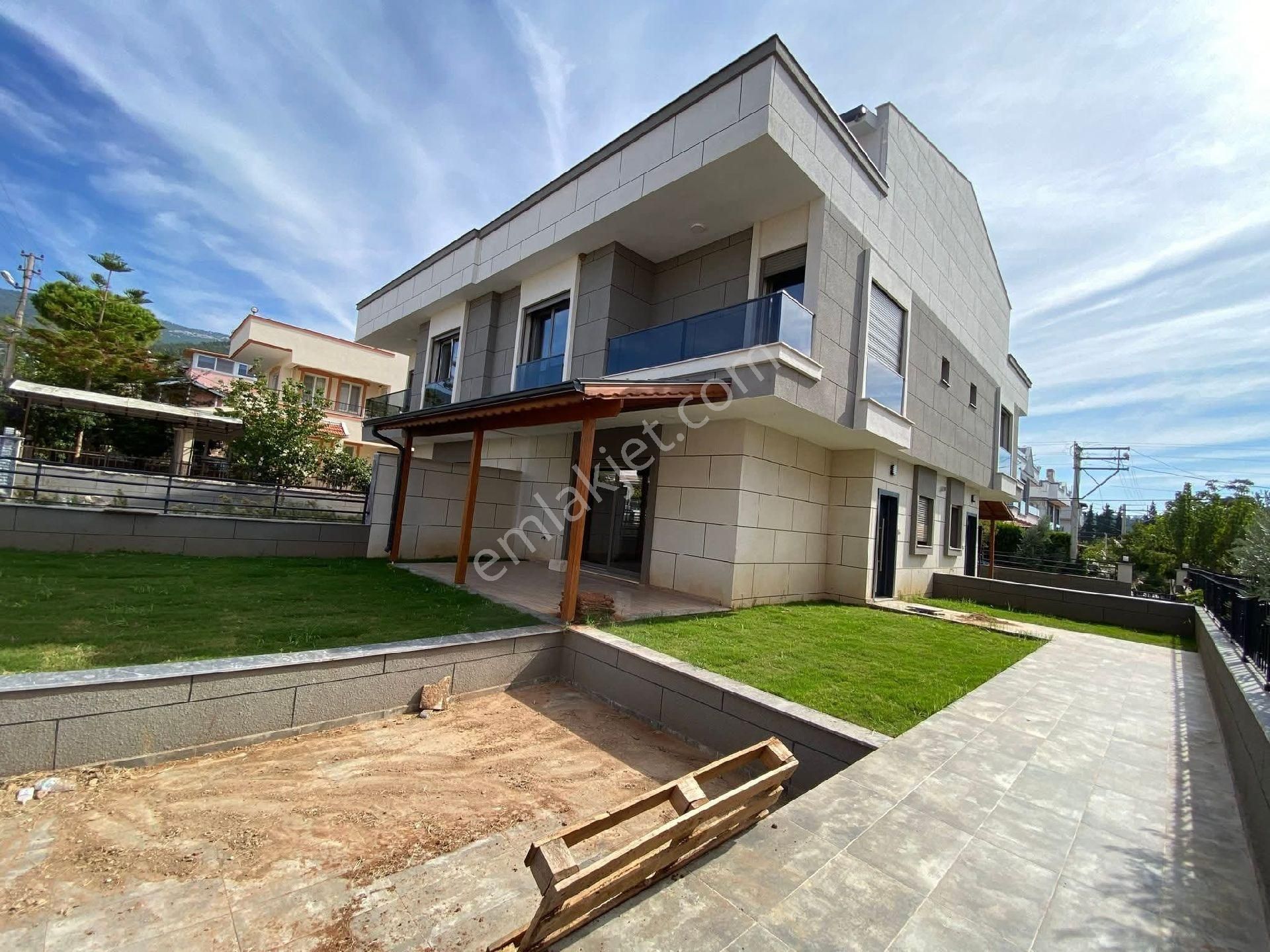 Gözütok Mimarlık Emlak 'tan Denize Yürüme Mesafesinde Sıfır Villa