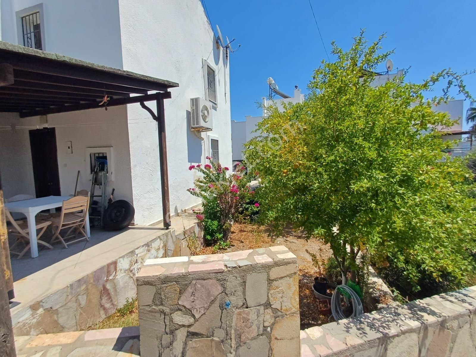 Yahşi Sahile 300 Mt Plajlı Sitede Geniş Bahçe Kullanımlı Villa - Görsel 6