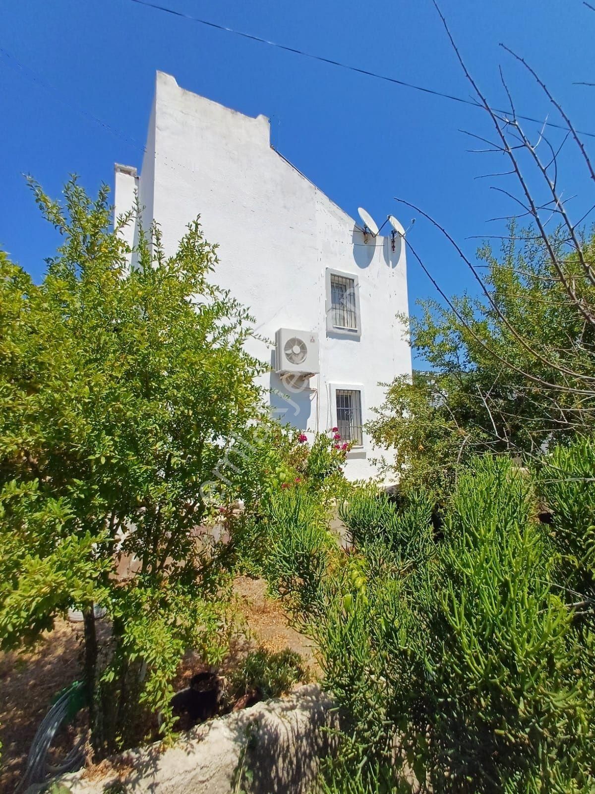 Yahşi Sahile 300 Mt Plajlı Sitede Geniş Bahçe Kullanımlı Villa - Görsel 2