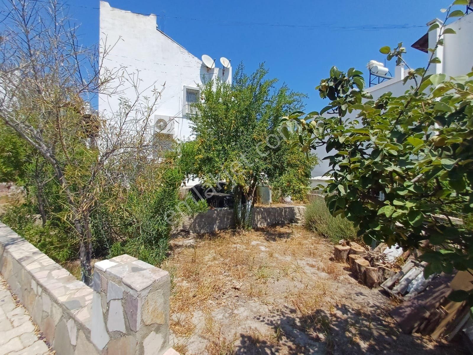 Yahşi Sahile 300 Mt Plajlı Sitede Geniş Bahçe Kullanımlı Villa - Görsel 4