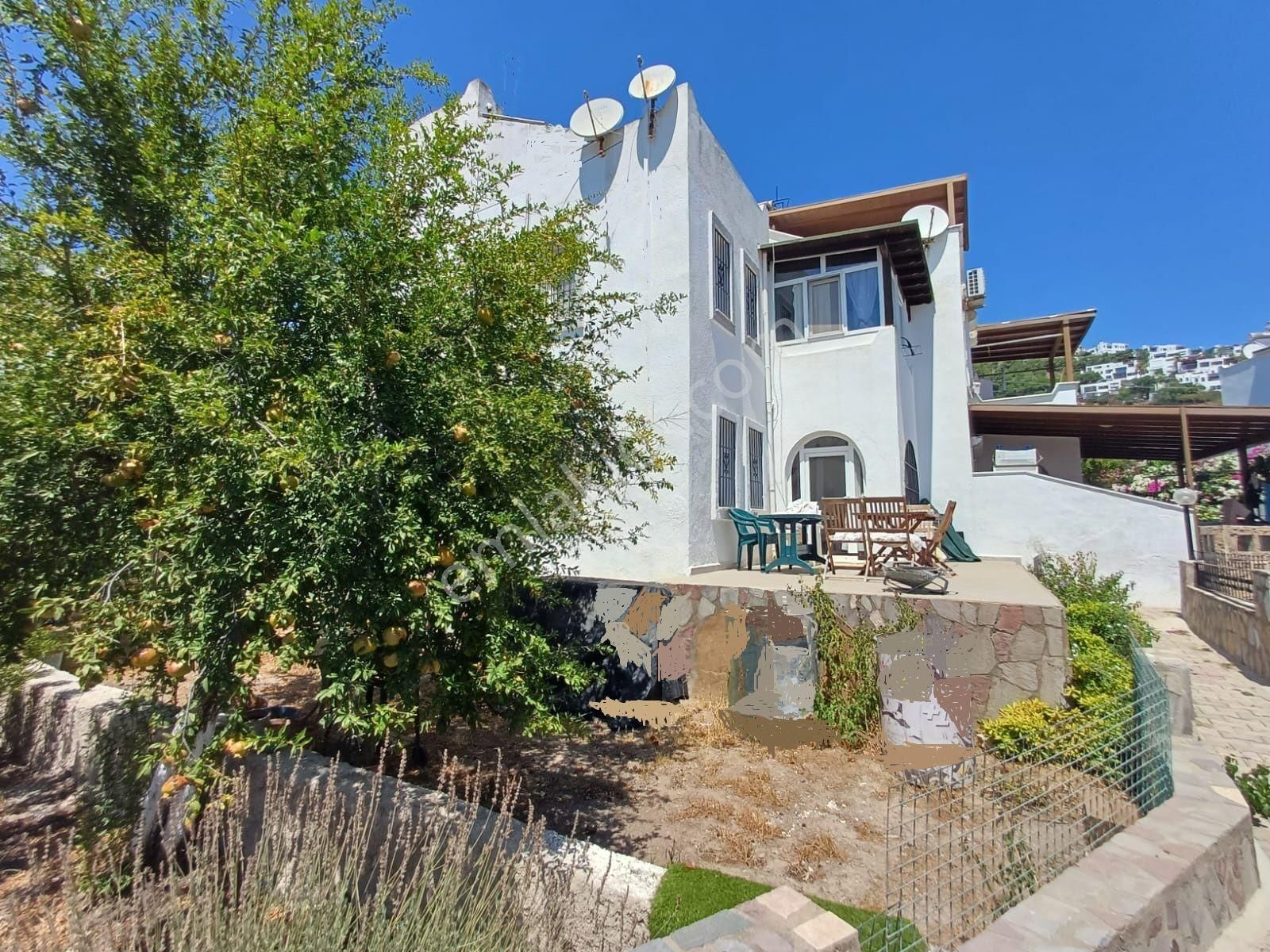 Yahşi Sahile 300 Mt Plajlı Sitede Geniş Bahçe Kullanımlı Villa - Görsel 3