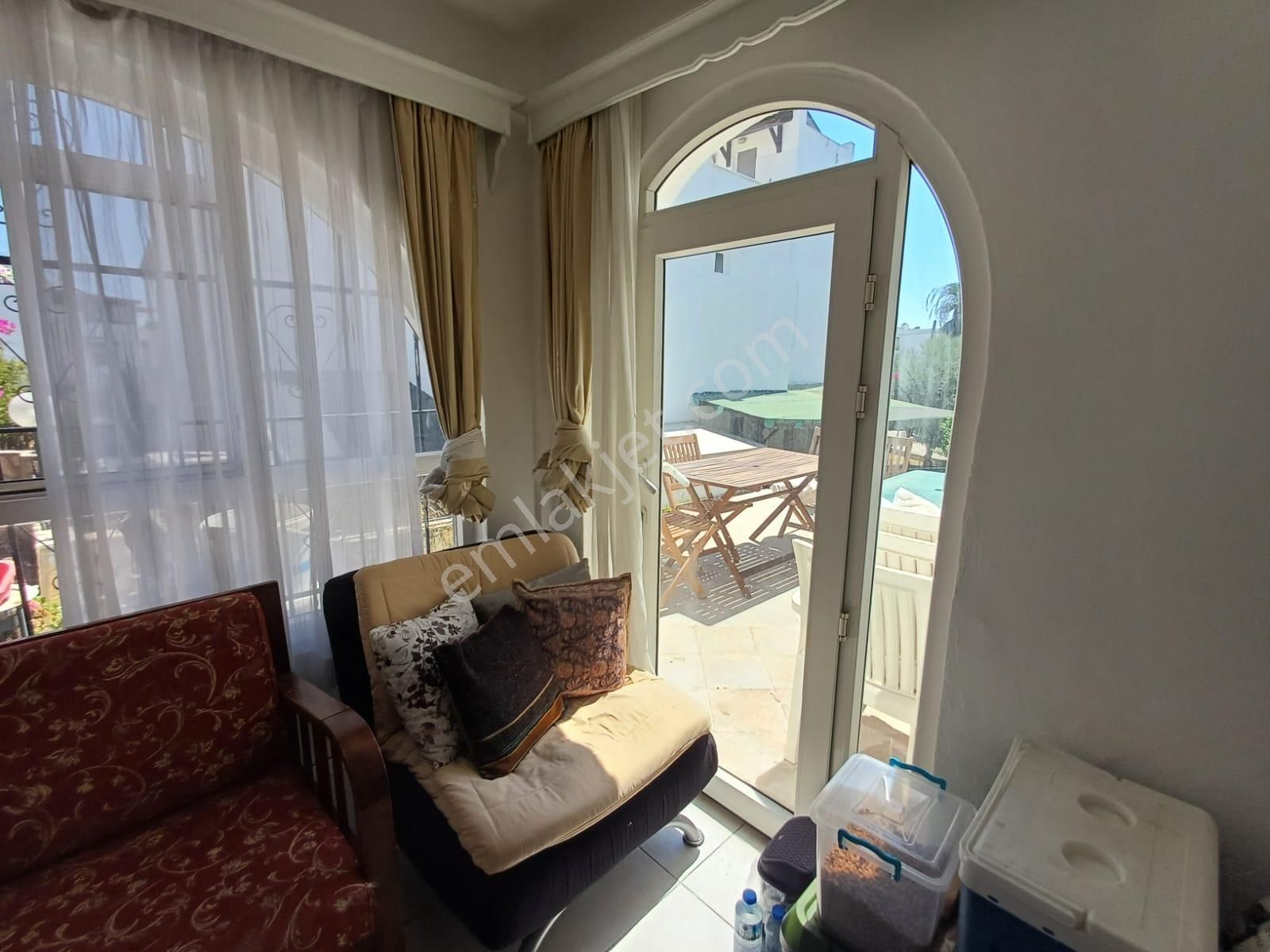 Yahşi Sahile 300 Mt Plajlı Sitede Geniş Bahçe Kullanımlı Villa - Görsel 11