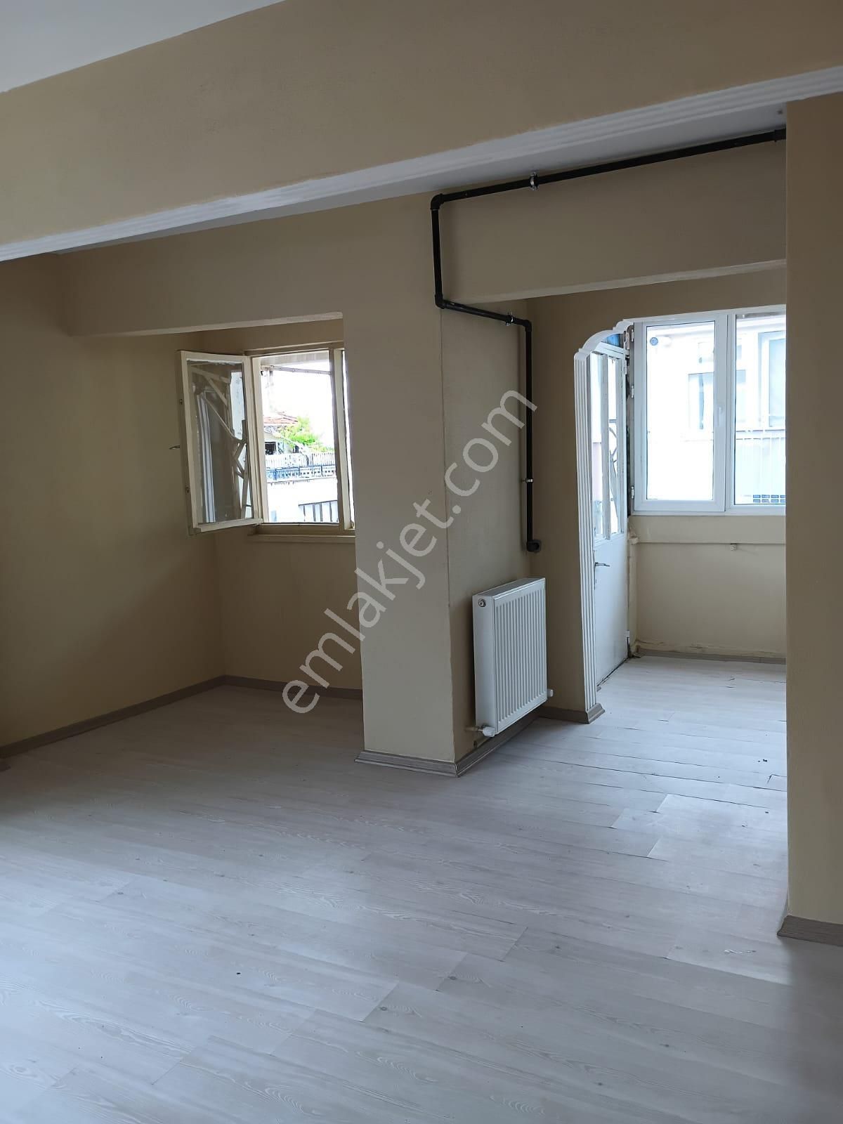 İncirli Caddesinde Geniş Teraslı 2+1 Daire