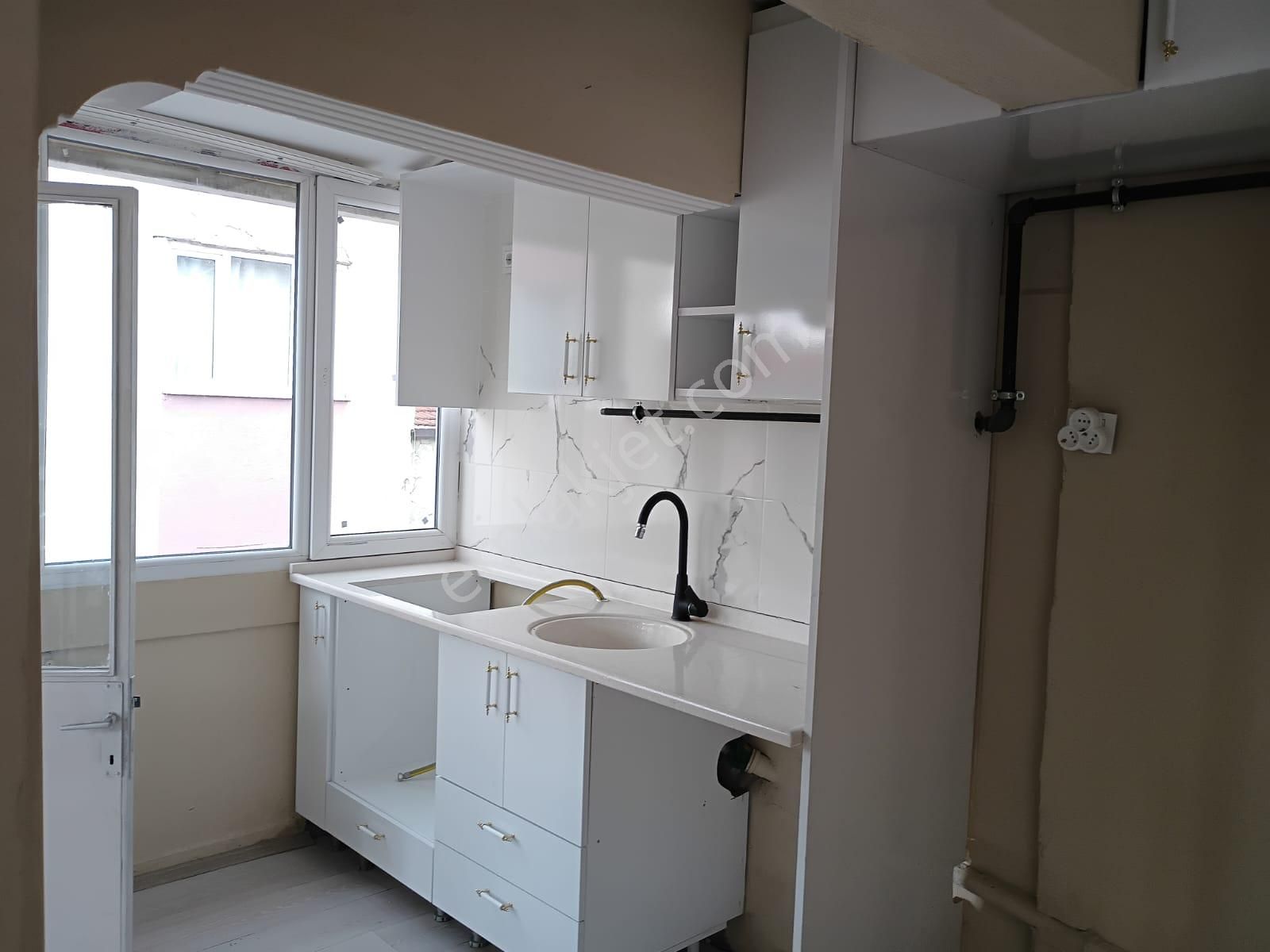 İncirli Caddesinde Geniş Teraslı 2+1 Daire - Görsel 15