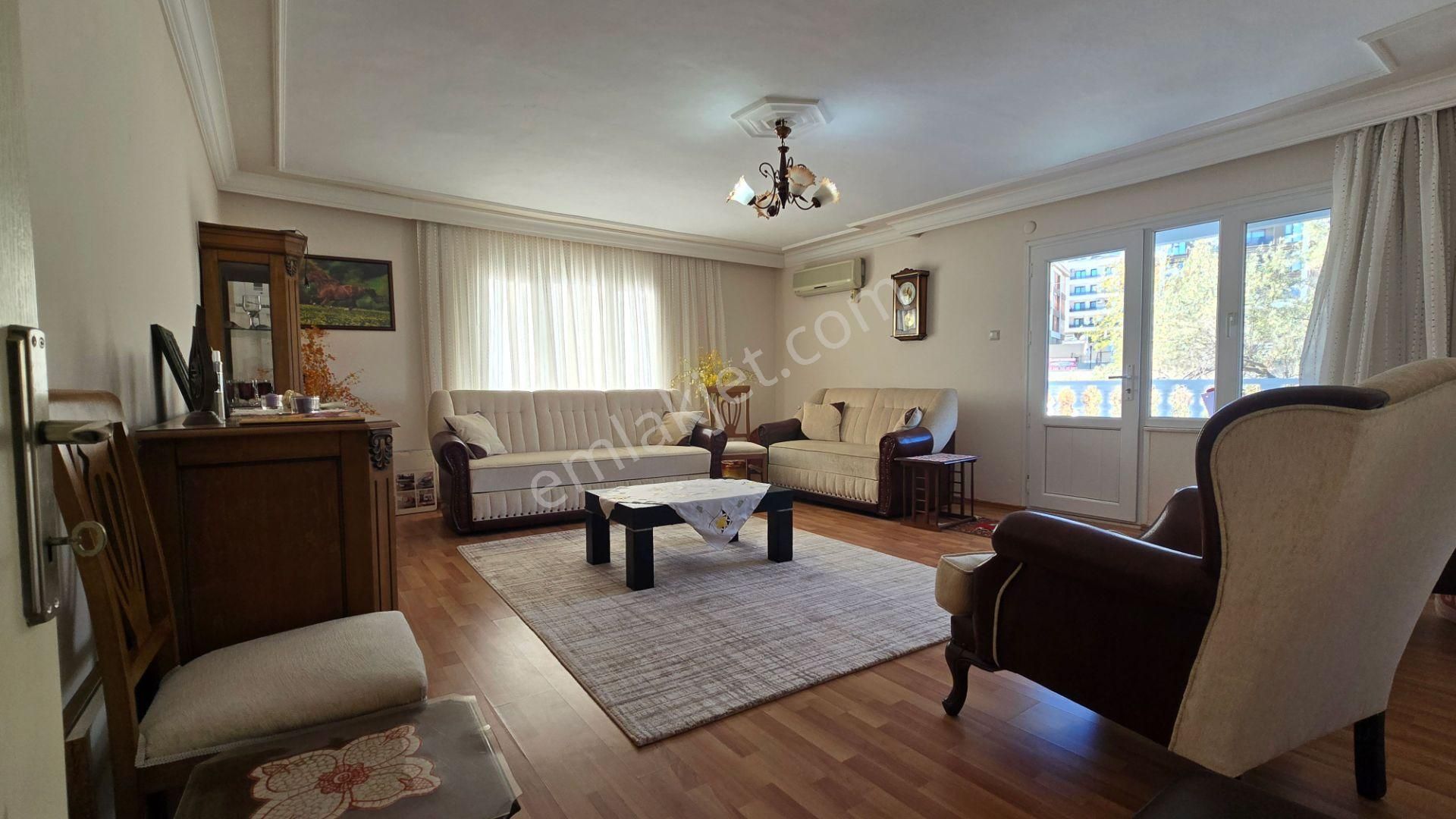Evre Emlaktan İki Daire 6+2 Komple Satılık Müstakil Bina 444 M2 - Görsel 3