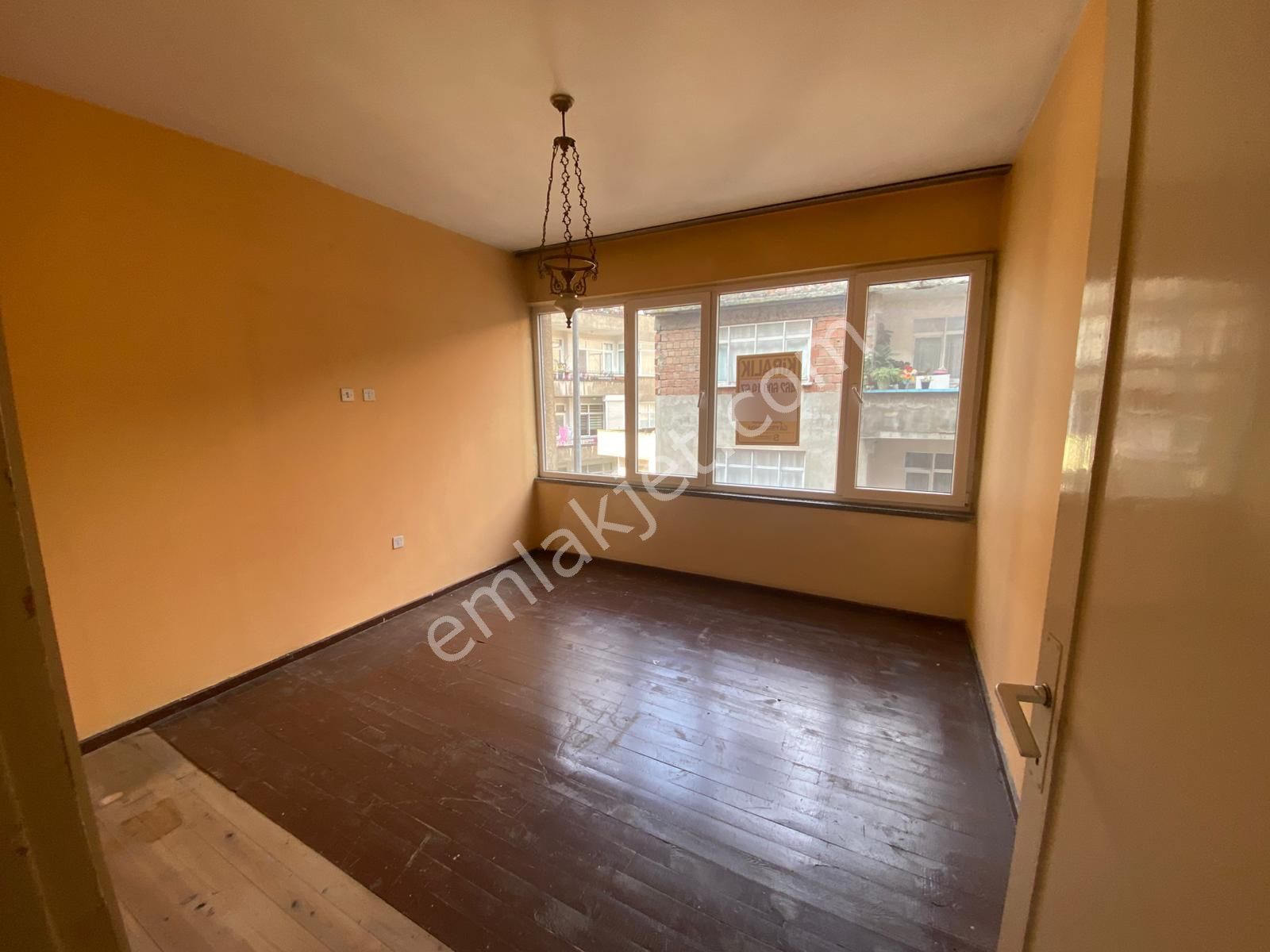 Trabzon Meydana Yakın 3+1 Kiralık Sobalı Daire - Görsel 8