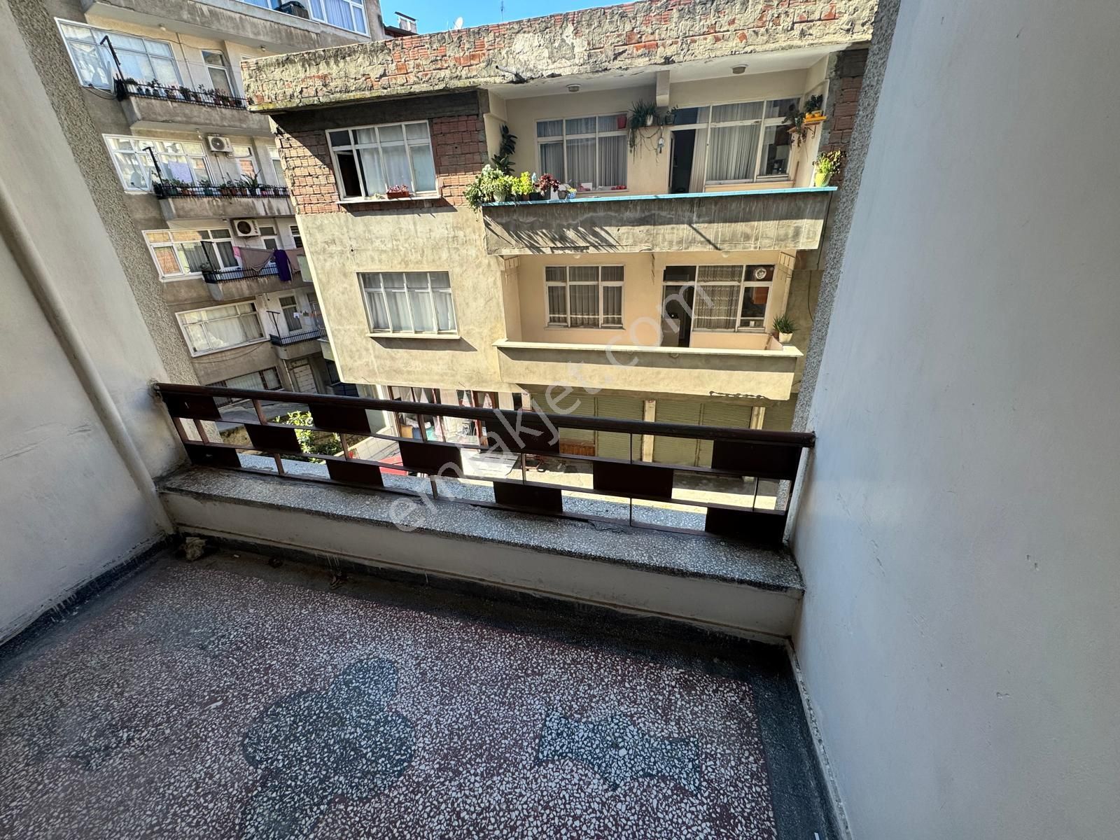 Trabzon Meydana Yakın 3+1 Kiralık Sobalı Daire - Görsel 18