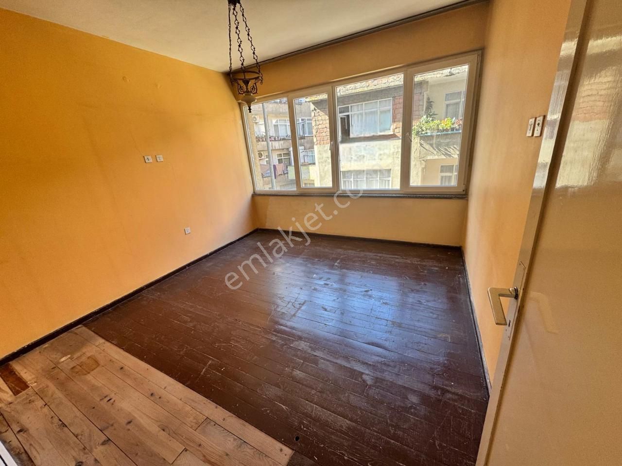 Trabzon Meydana Yakın 3+1 Kiralık Sobalı Daire - Görsel 13