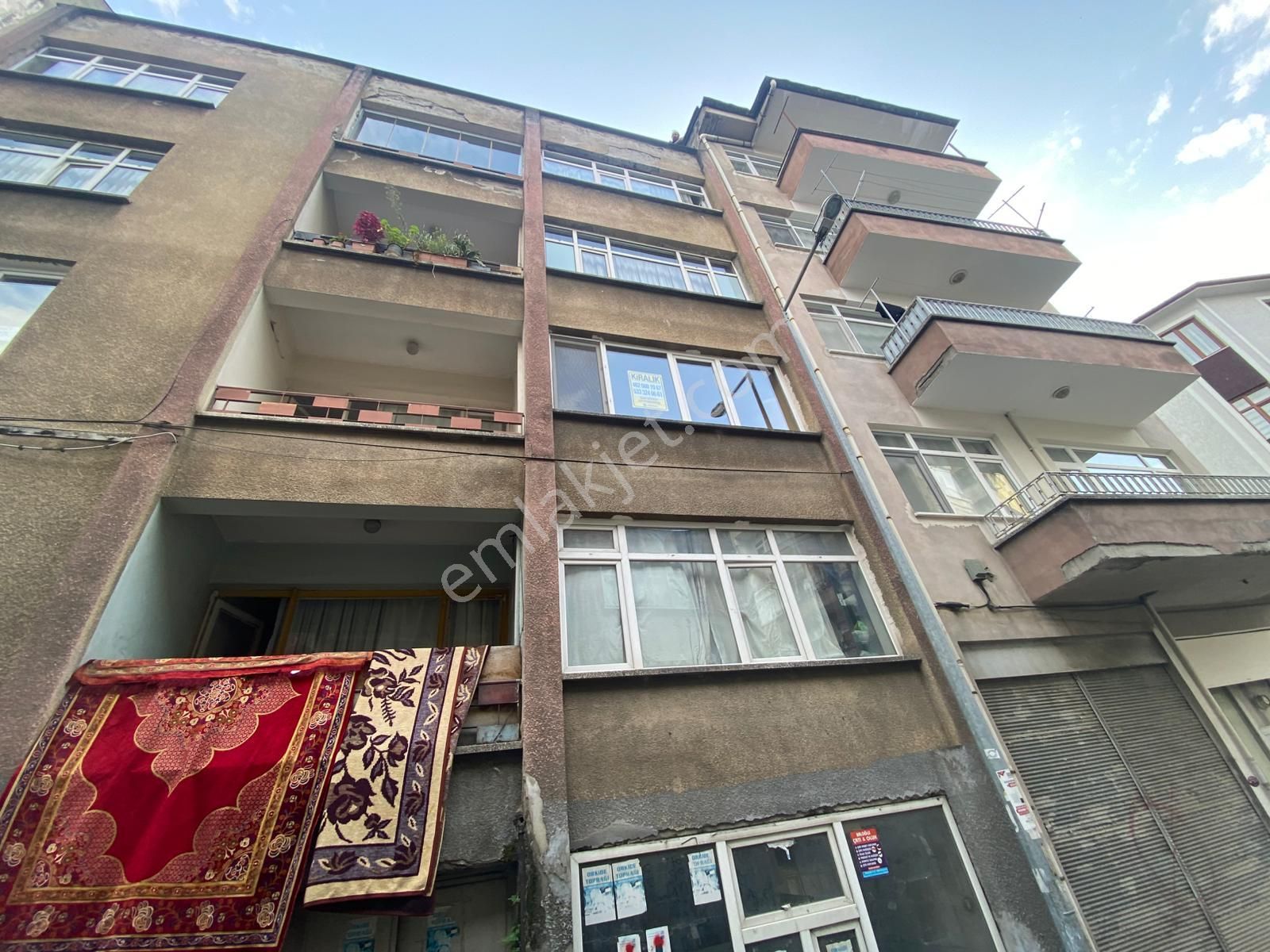 Trabzon Meydana Yakın 3+1 Kiralık Sobalı Daire