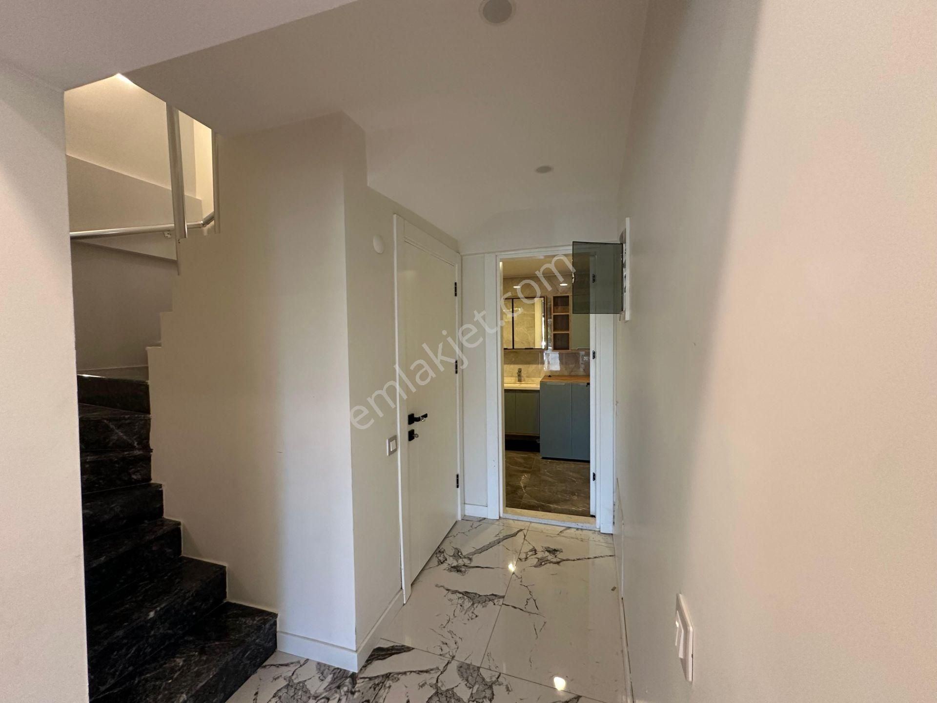 İzmir Urla'da Sıfır Satılık Villa - Triplex Lüks Akıllı - Görsel 8