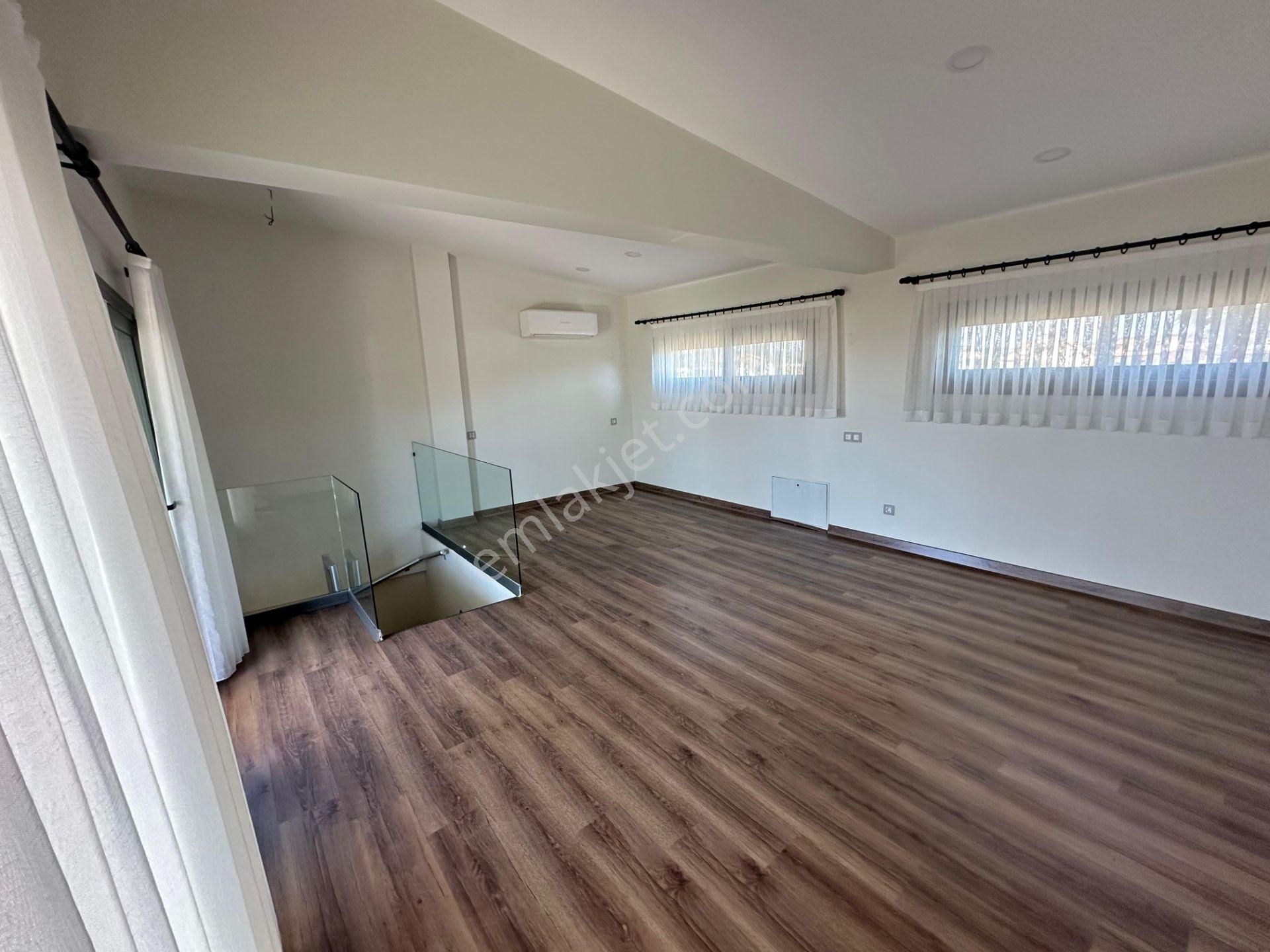 İzmir Urla'da Sıfır Satılık Villa - Triplex Lüks Akıllı - Görsel 19