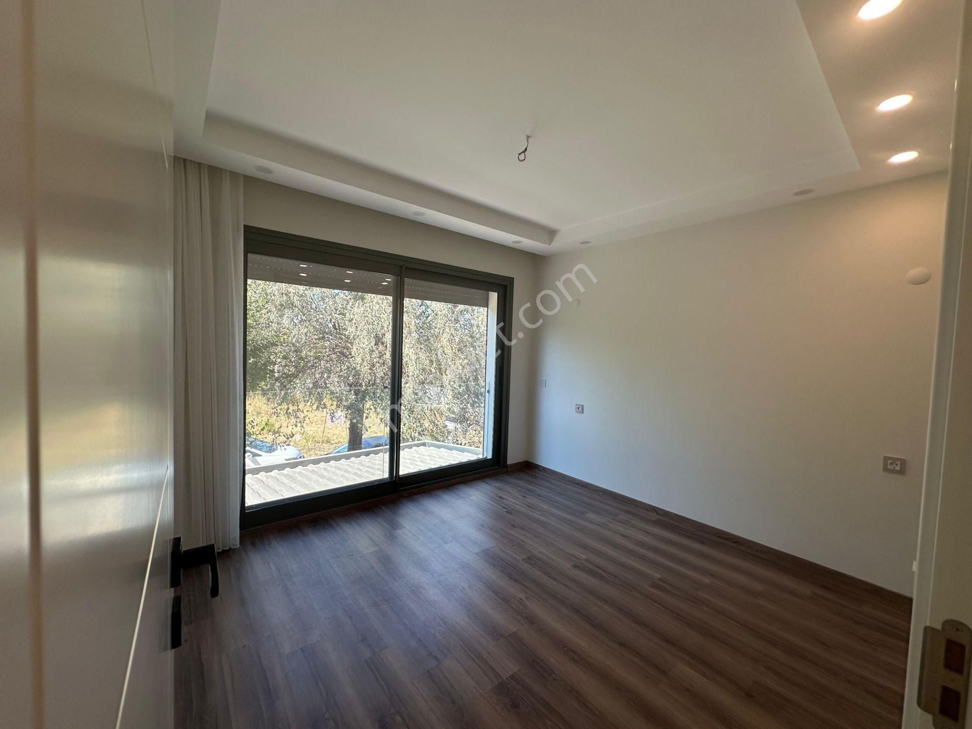 İzmir Urla'da Sıfır Satılık Villa - Triplex Lüks Akıllı - Görsel 14