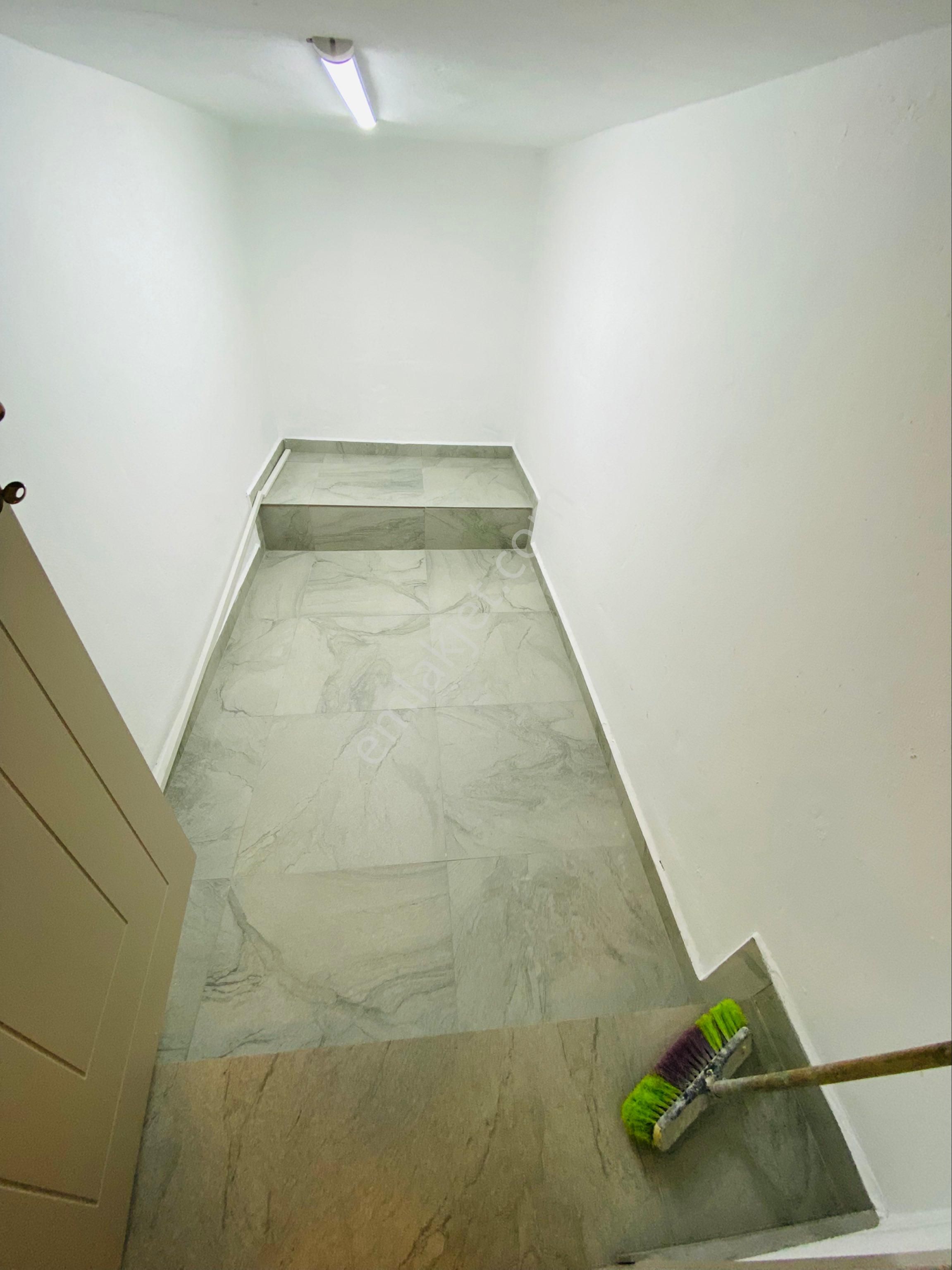 İzmir Amerikan Koleji Karşısında 3+1 115m2 Temiz Bakımlı - Görsel 26