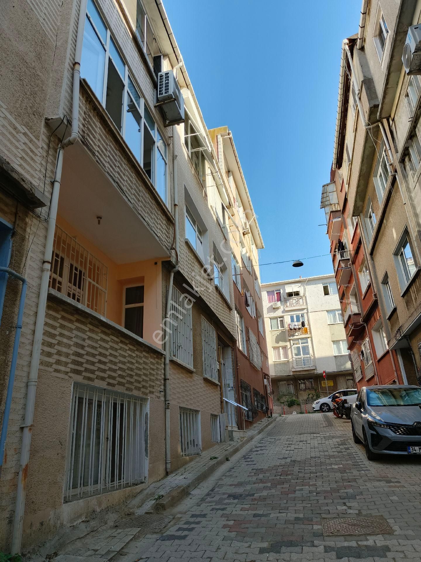 3+1 2 Kat Üsküdar Zeynep Kamil'de Satılık Daire