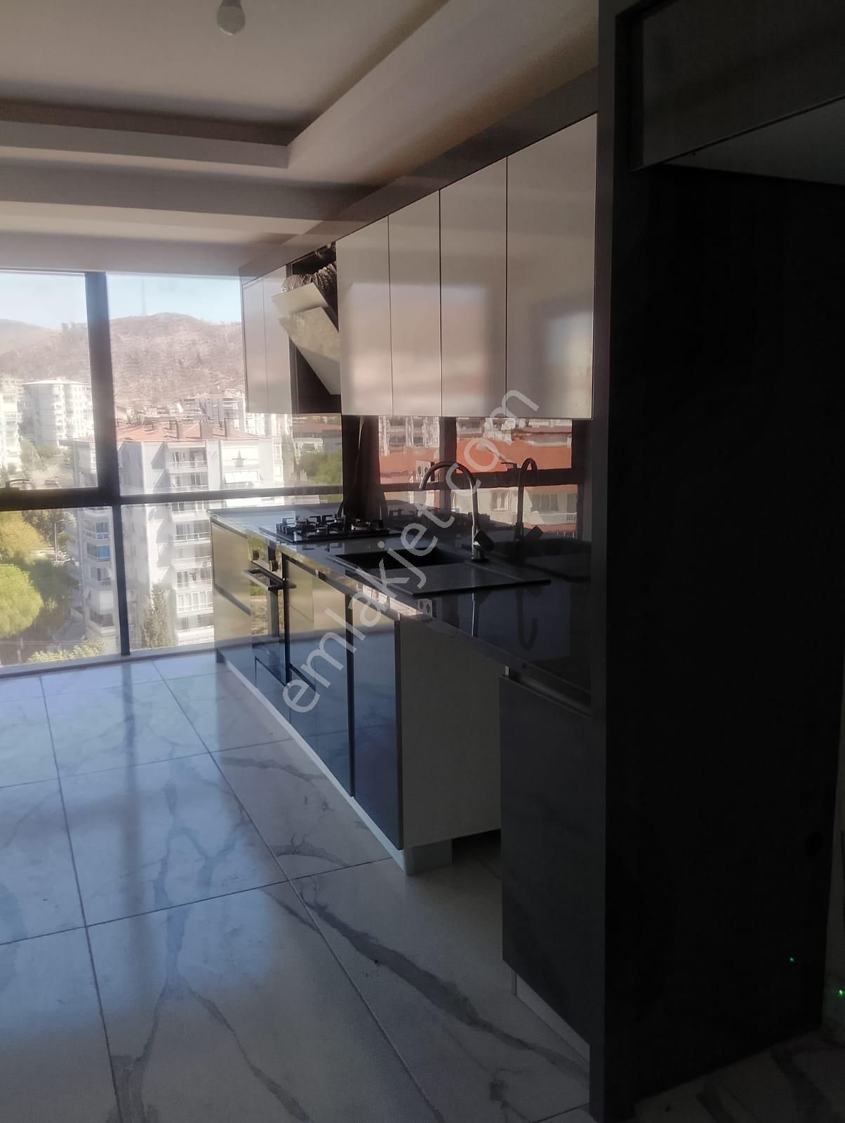 Karşıyaka’nın Zübeydehanım Mah.üzeyiroğlu Royal Resıdence Farklı Döşemesi İle Satılıktır - Görsel 12