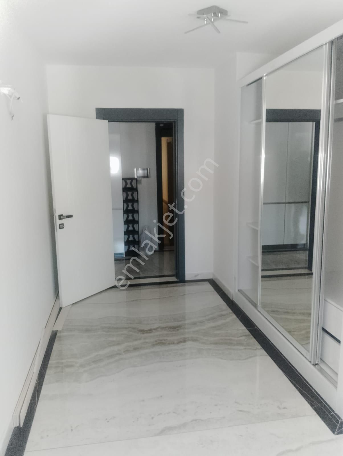 Karşıyaka’nın Zübeydehanım Mah.üzeyiroğlu Royal Resıdence Farklı Döşemesi İle Satılıktır - Görsel 4