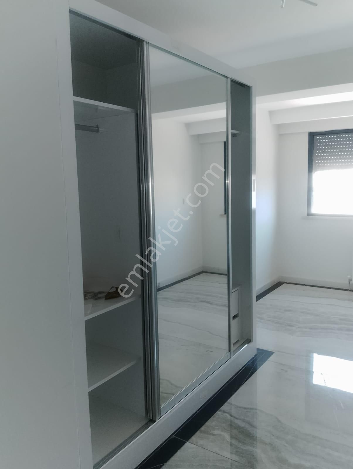 Karşıyaka’nın Zübeydehanım Mah.üzeyiroğlu Royal Resıdence Farklı Döşemesi İle Satılıktır - Görsel 2