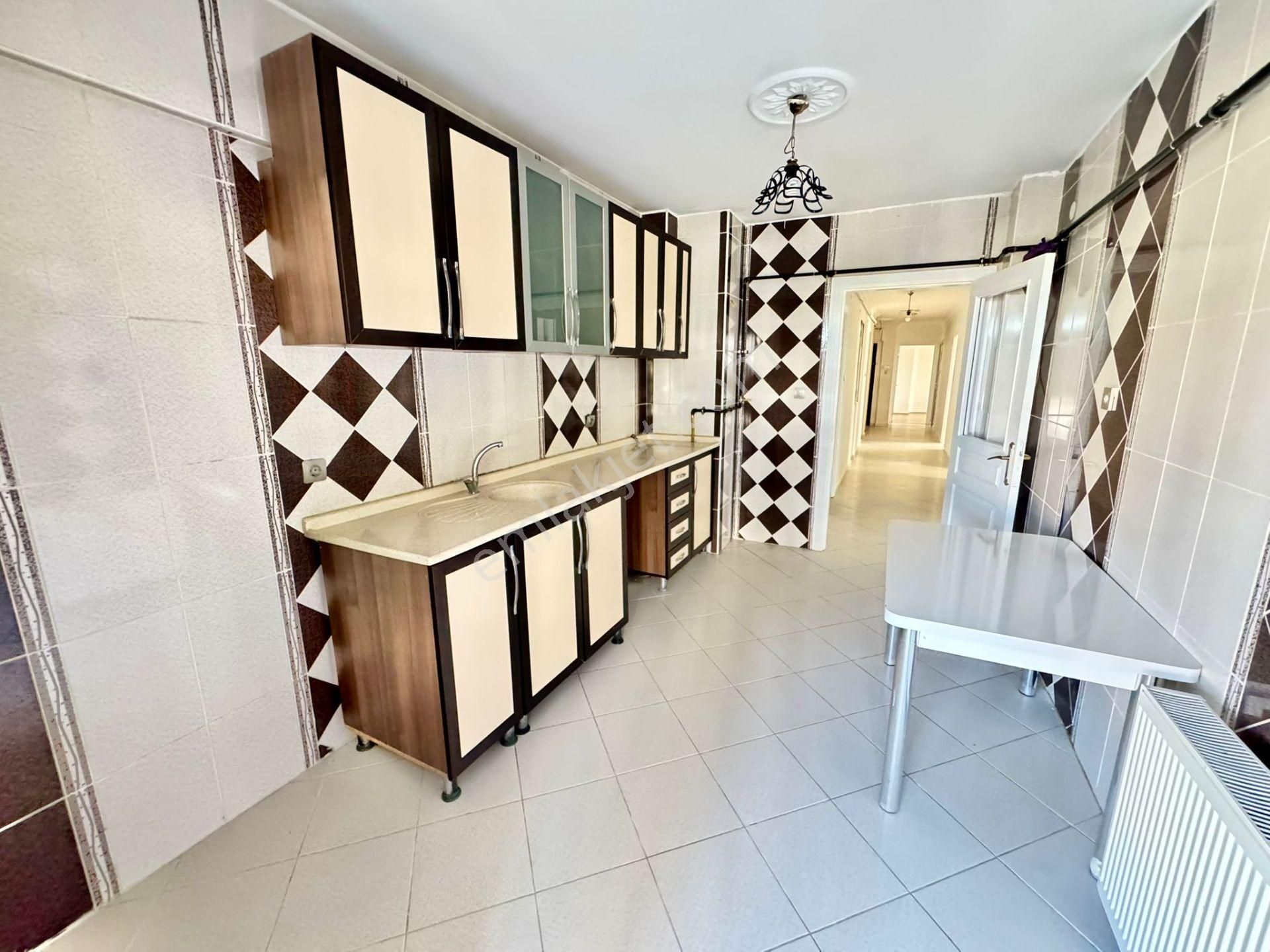 Karapürçek'te Ön Cephe Kilerli Çift Banyolu 3+1 Satılık Yüksek Giriş - Görsel 4