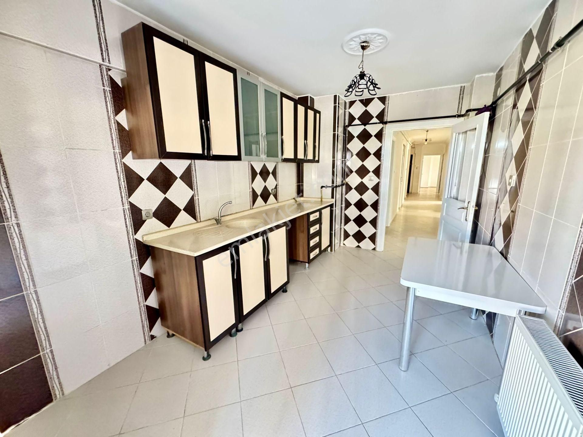 Karapürçek'te Ön Cephe Kilerli Çift Banyolu 3+1 Satılık Yüksek Giriş - Görsel 5