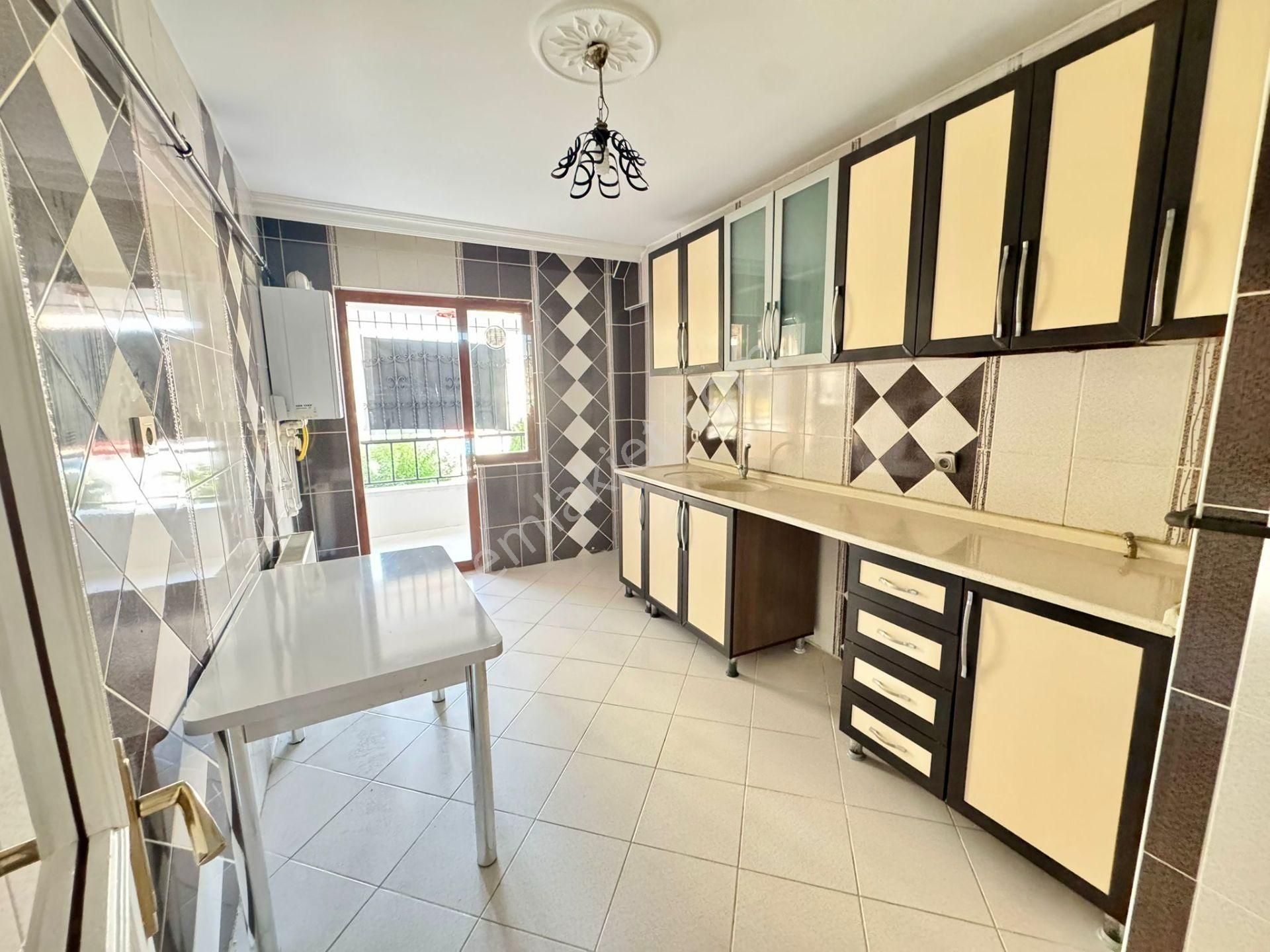 Karapürçek'te Ön Cephe Kilerli Çift Banyolu 3+1 Satılık Yüksek Giriş