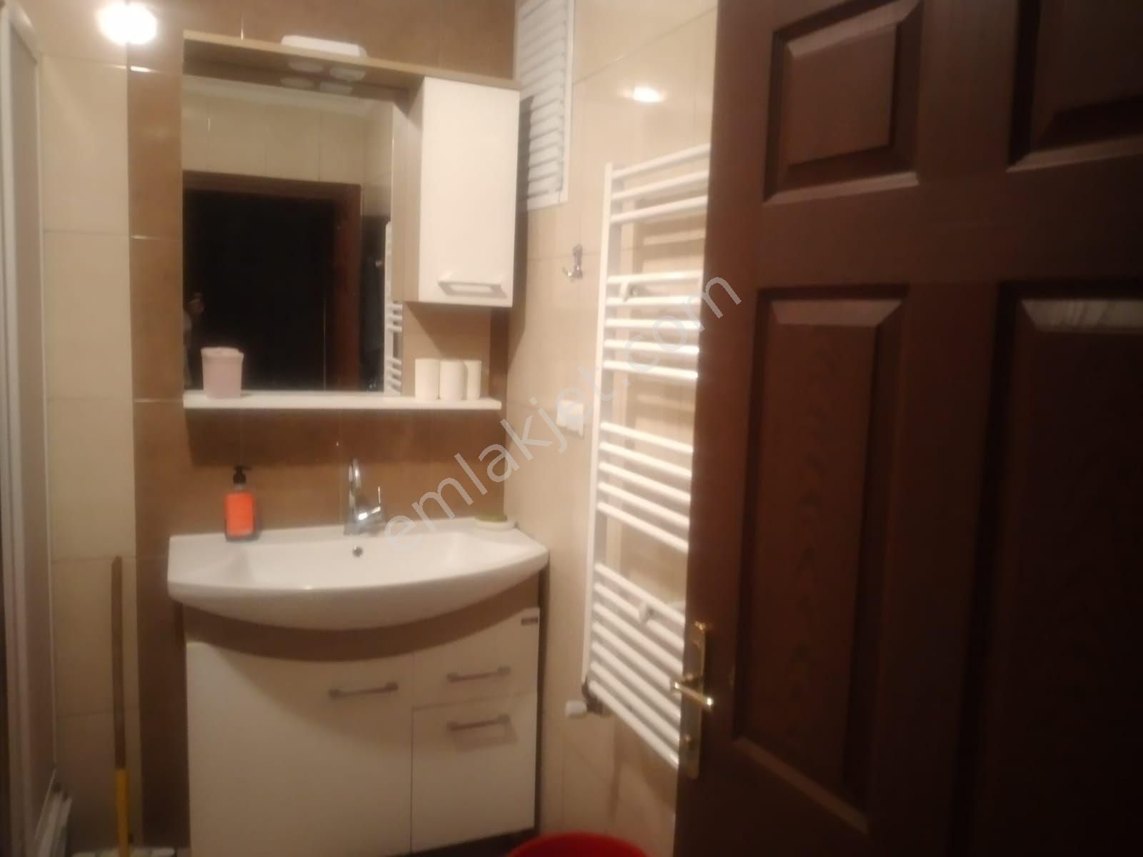 Çankaya Aşıkpaşa Mahallesi Açın Caddesi 3+1, 1. Kat 145m2, 2 Banyo, 3 Balkon, Kombi, Manzaralı Daire - Görsel 2