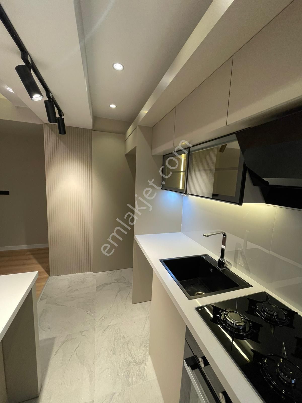 Amerikan Kolej Yakıını Y.giriş Bahçeli 140 M2 Full Yapılı Daire - Görsel 19