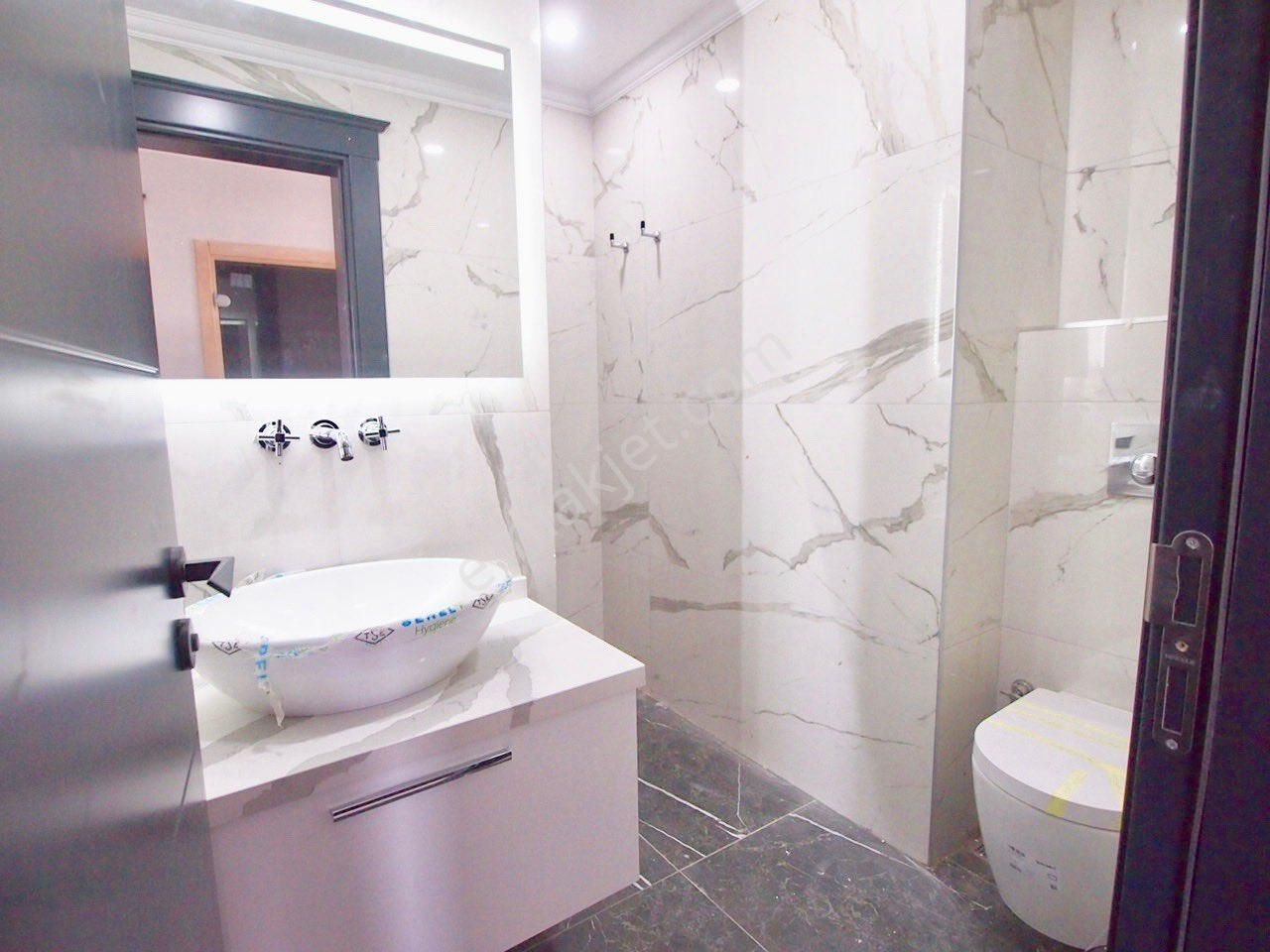 Denize Sıfır Sitede Müstakil Yeni Villa Özel Plajlı Büyük Bahçe Bulunmaz Fırsat Lüks Ev - Görsel 35