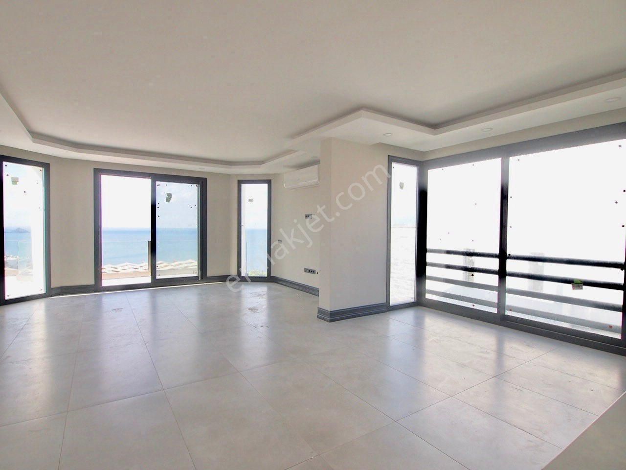 Denize Sıfır Sitede Müstakil Yeni Villa Özel Plajlı Büyük Bahçe Bulunmaz Fırsat Lüks Ev - Görsel 3