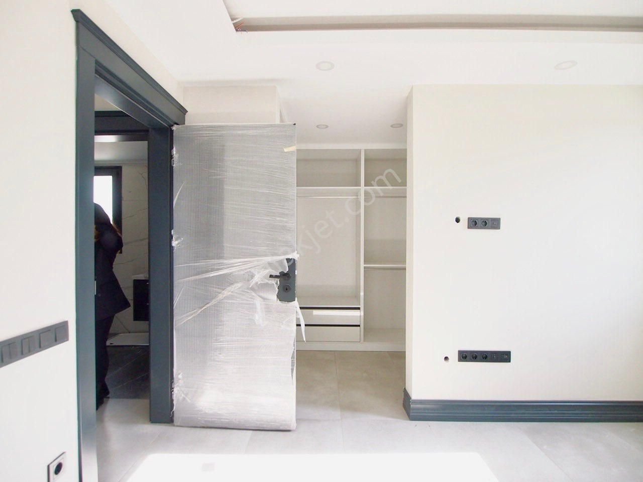 Denize Sıfır Sitede Müstakil Yeni Villa Özel Plajlı Büyük Bahçe Bulunmaz Fırsat Lüks Ev - Görsel 31