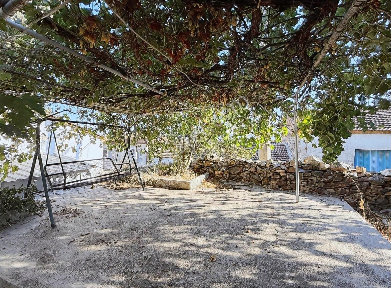 Rosa Gayrimenkul'den Bayındır Merkezde 322 M² Müstakil Ev