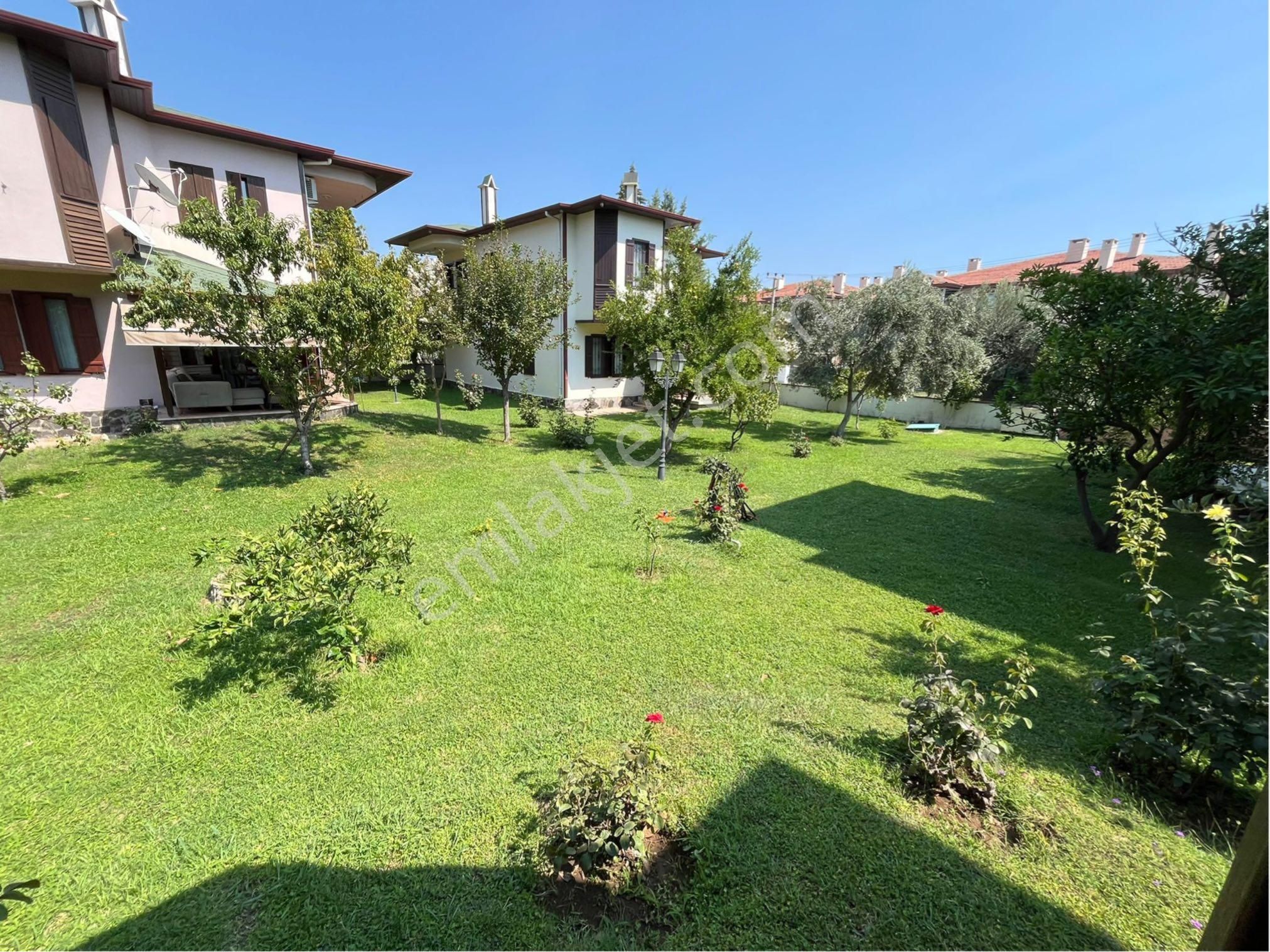 Güçkü Kardeşler Altınoluk Merkezde Muhteşem Rasarım 4+1 Villa - Görsel 11